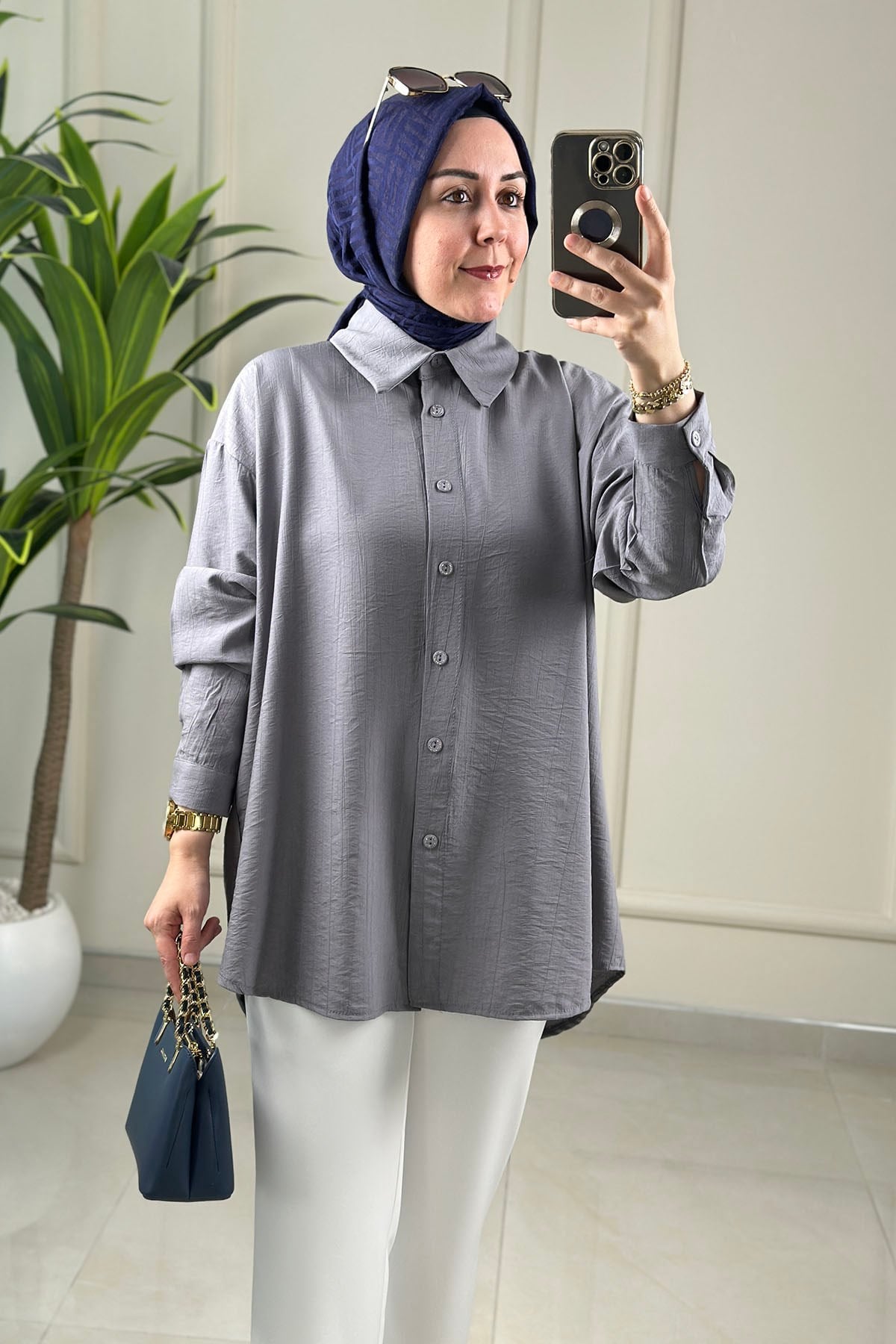 Tesettür Tunik GömlekDüşük Omuz Önü Düğmeli Oversize Kadın Tunik Gri KADO 262244