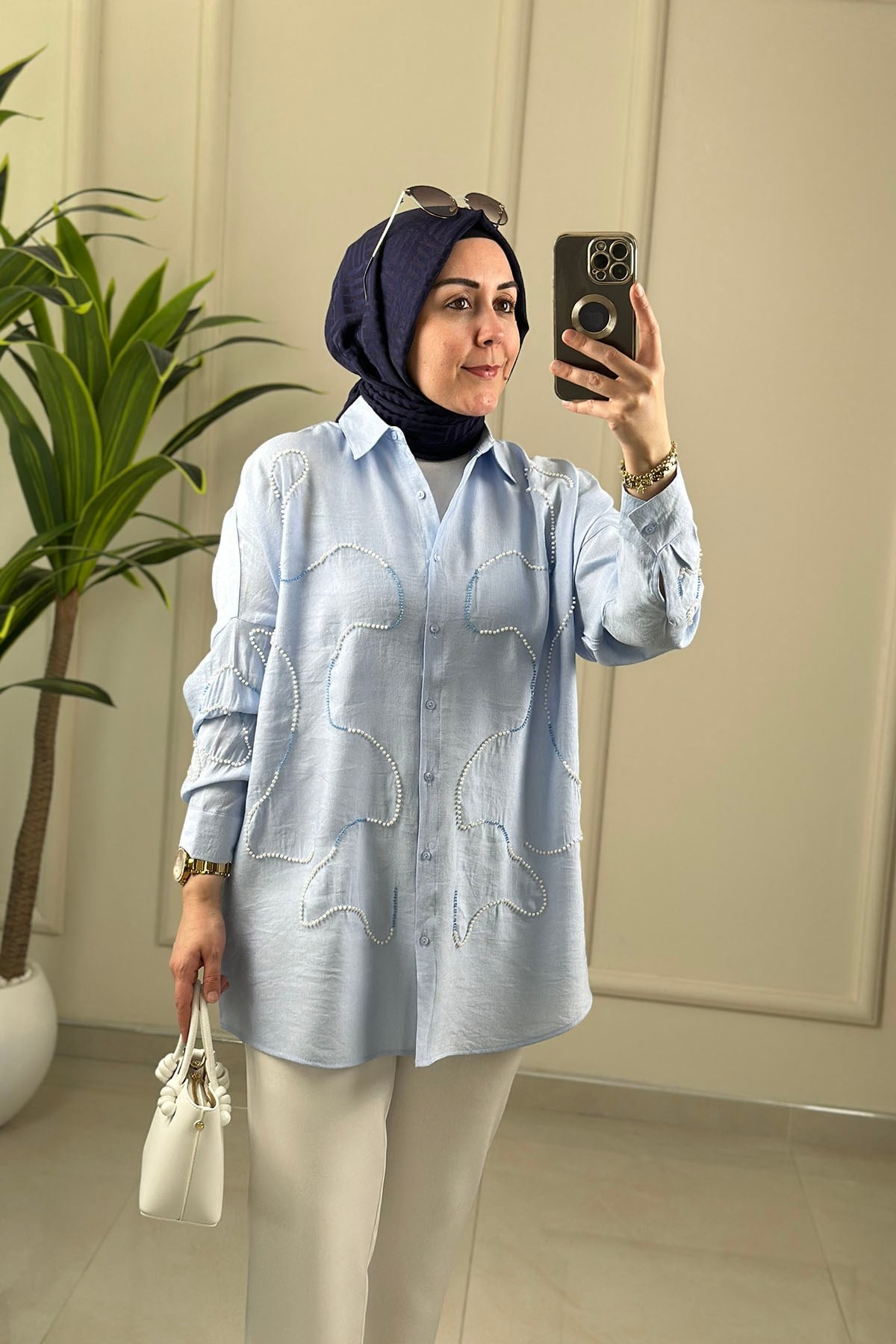 Tesettür Tunik GömlekDüşük Omuz Önü Düğmeli Boncuk İşlemeli Kadın Tunik Bebe Mavisi SLN 5401