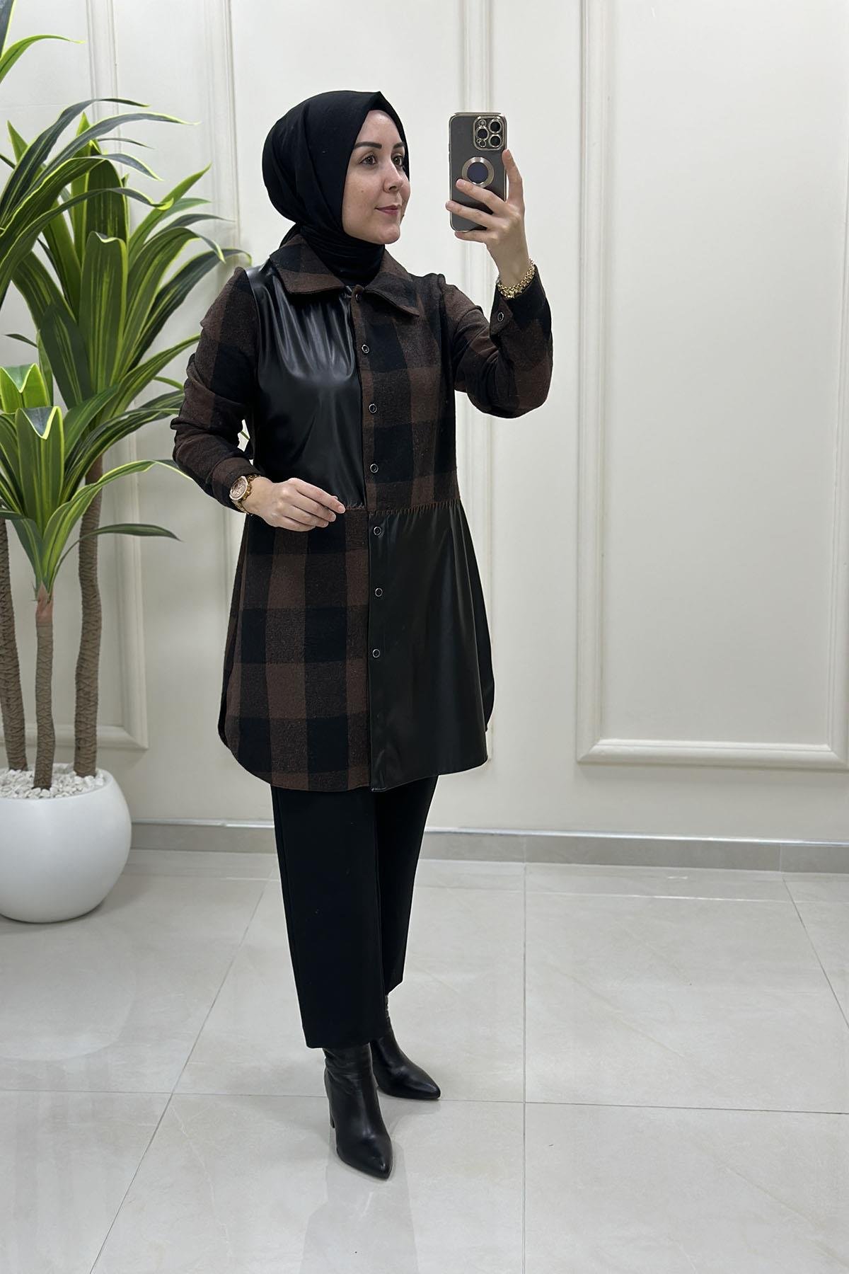 Tesettür Tunik GömlekEkose Deri Garnili Önü Düğmeli Kadın Tunik Kahverengi QTN 4958