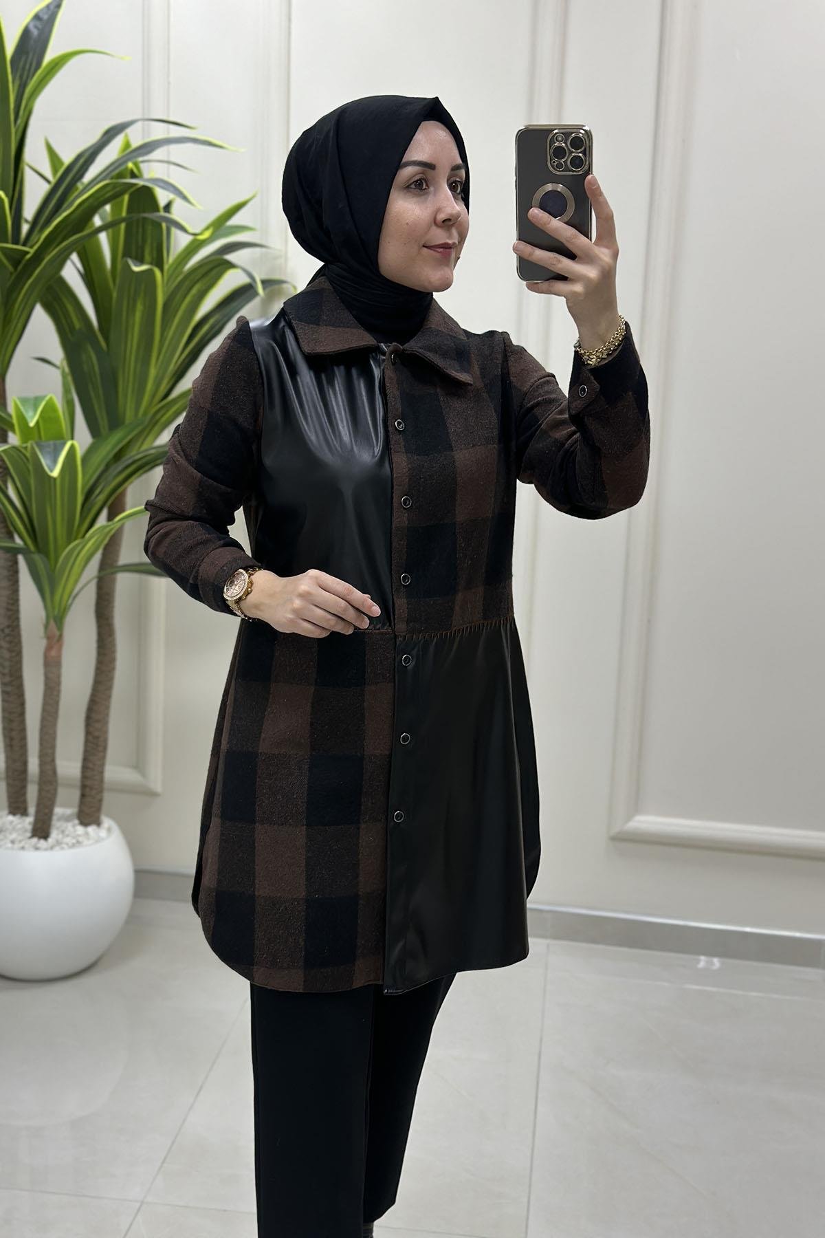 Tesettür Tunik GömlekEkose Deri Garnili Önü Düğmeli Kadın Tunik Kahverengi QTN 4958