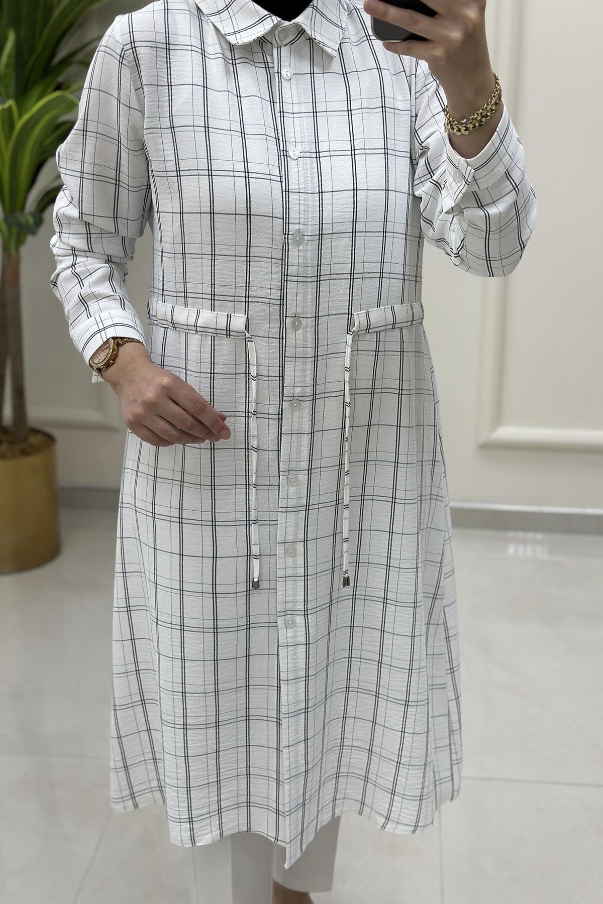 Tesettür Tunik GömlekEkose Desen Beli Büzgülü Kadın Tunik Beyaz QTN 2937