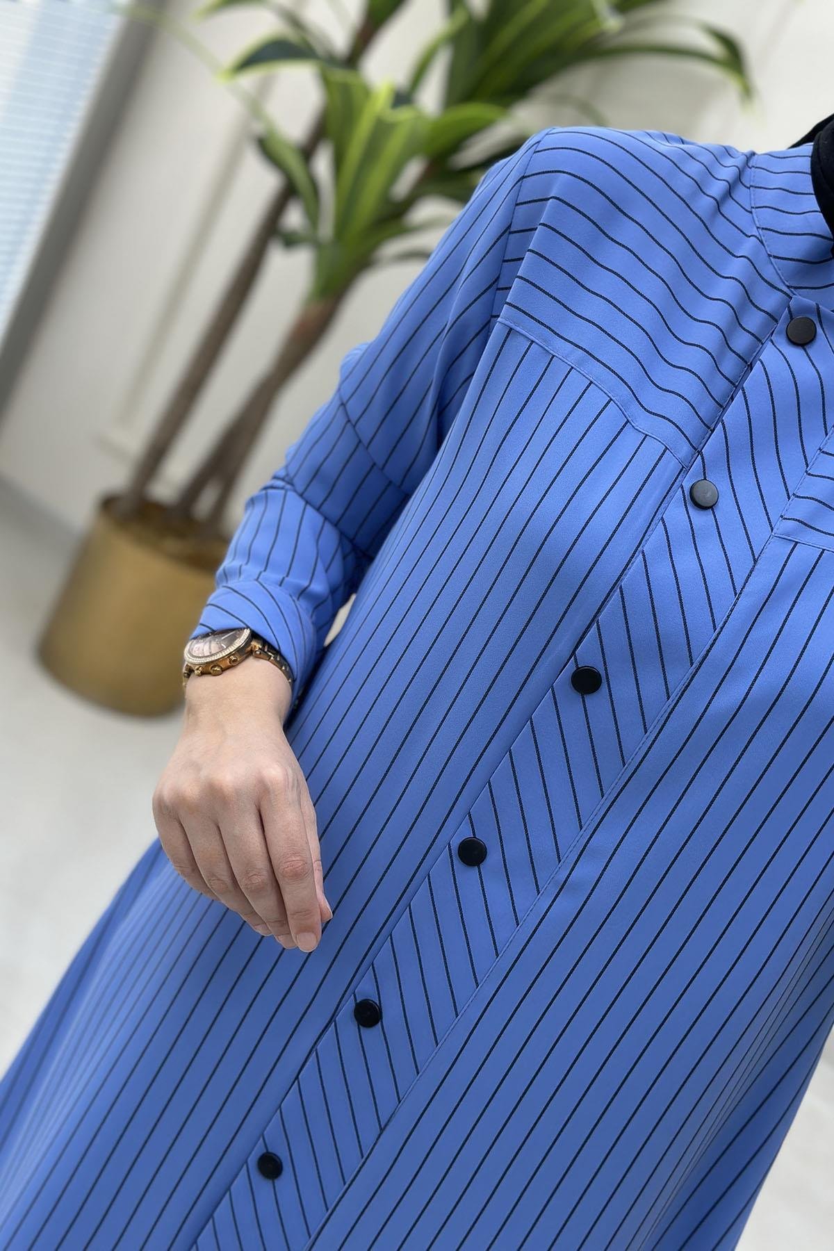 Tesettür Tunik GömlekÖnü Çıtçıtlı Beli Kemer Detaylı Kadın Tunik Mavi QTN 2904