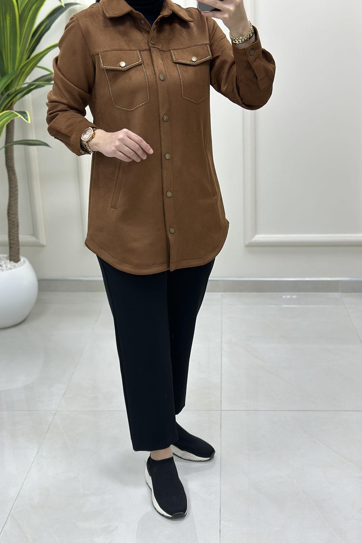 Tesettür Tunik GömlekÖnü Çıtçıtlı Kapak Cep Taş Detaylı Kadın Süet Ceket Taba BRL 7213
