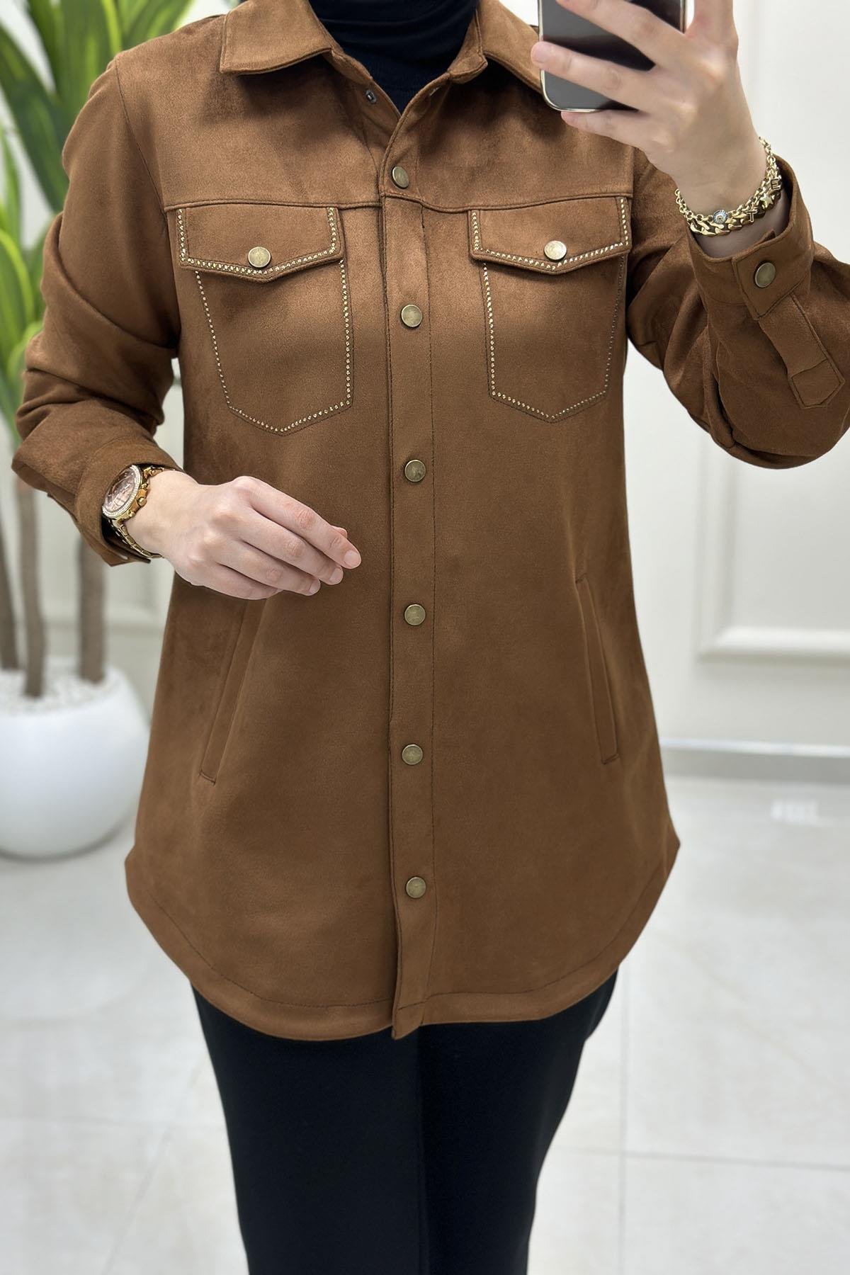 Tesettür Tunik GömlekÖnü Çıtçıtlı Kapak Cep Taş Detaylı Kadın Süet Ceket Taba BRL 7213