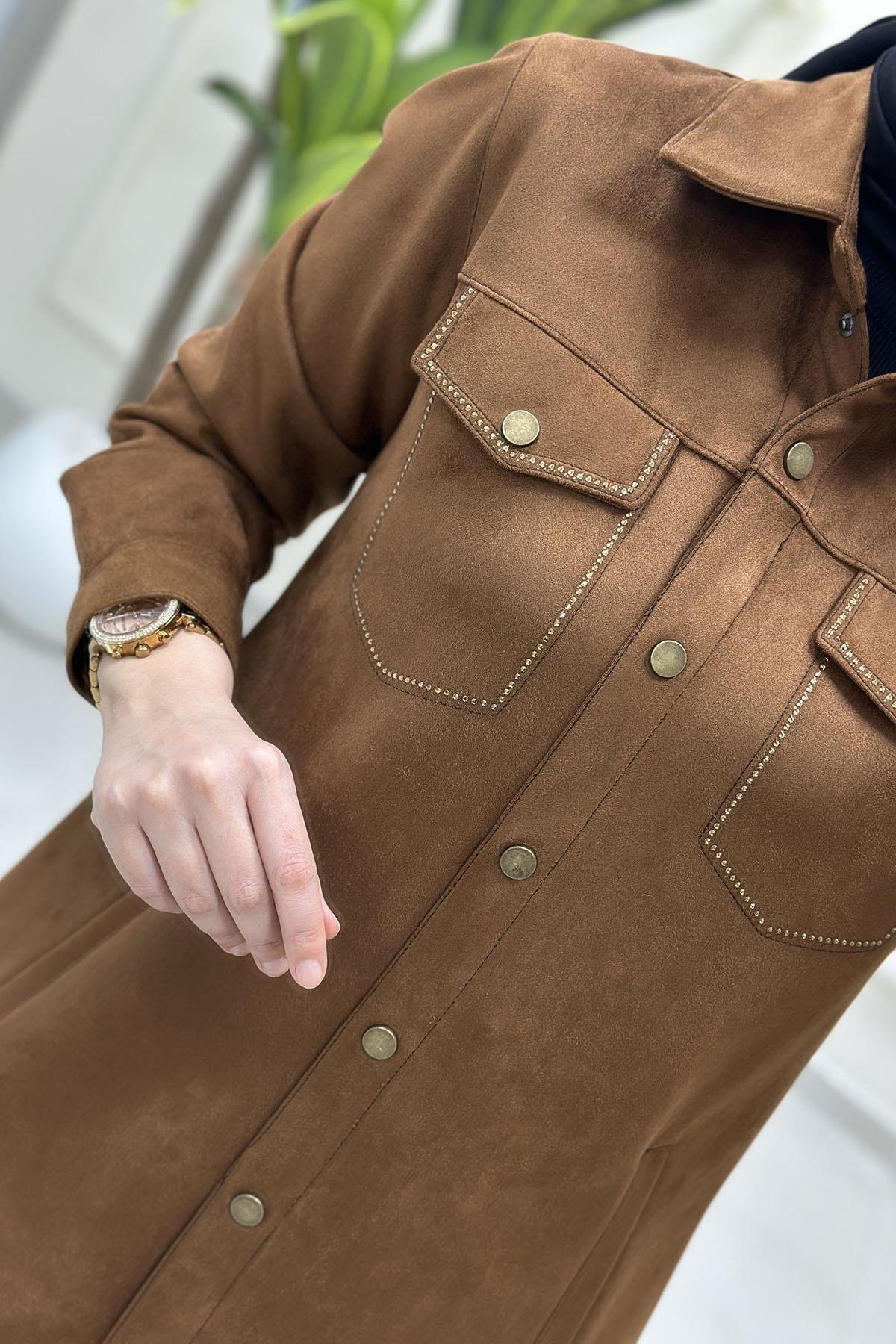 Tesettür Tunik GömlekÖnü Çıtçıtlı Kapak Cep Taş Detaylı Kadın Süet Ceket Taba BRL 7213