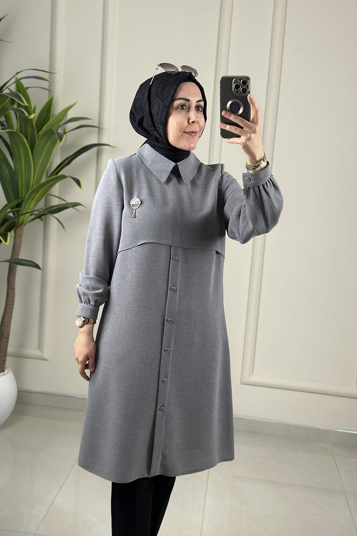 Tesettür Tunik GömlekÖnü Düğme Aksesuarlı Broşlu Kadın Tunik Gri MLH 8066