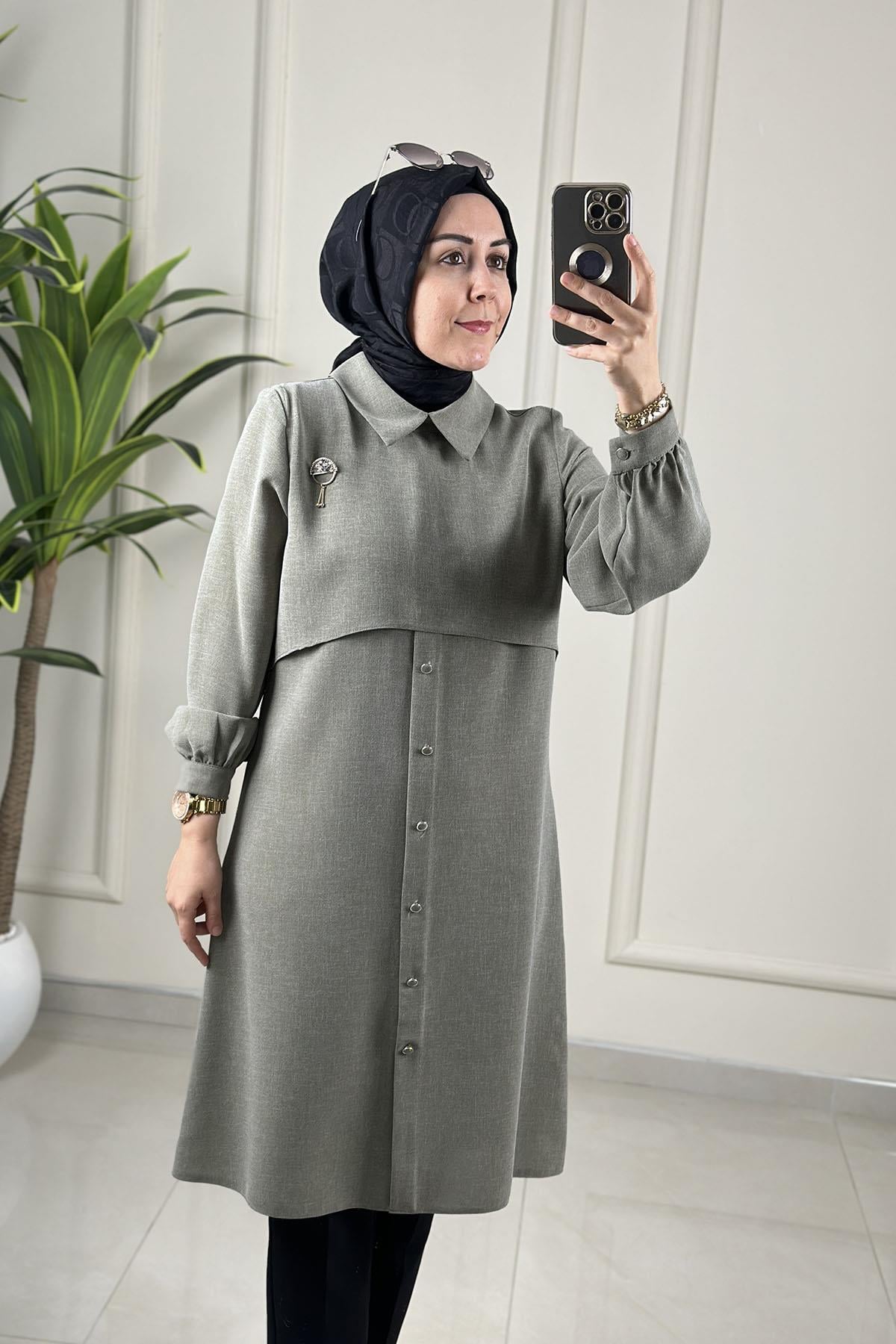 Tesettür Tunik GömlekÖnü Düğme Aksesuarlı Broşlu Kadın Tunik Açık Haki MLH 8066