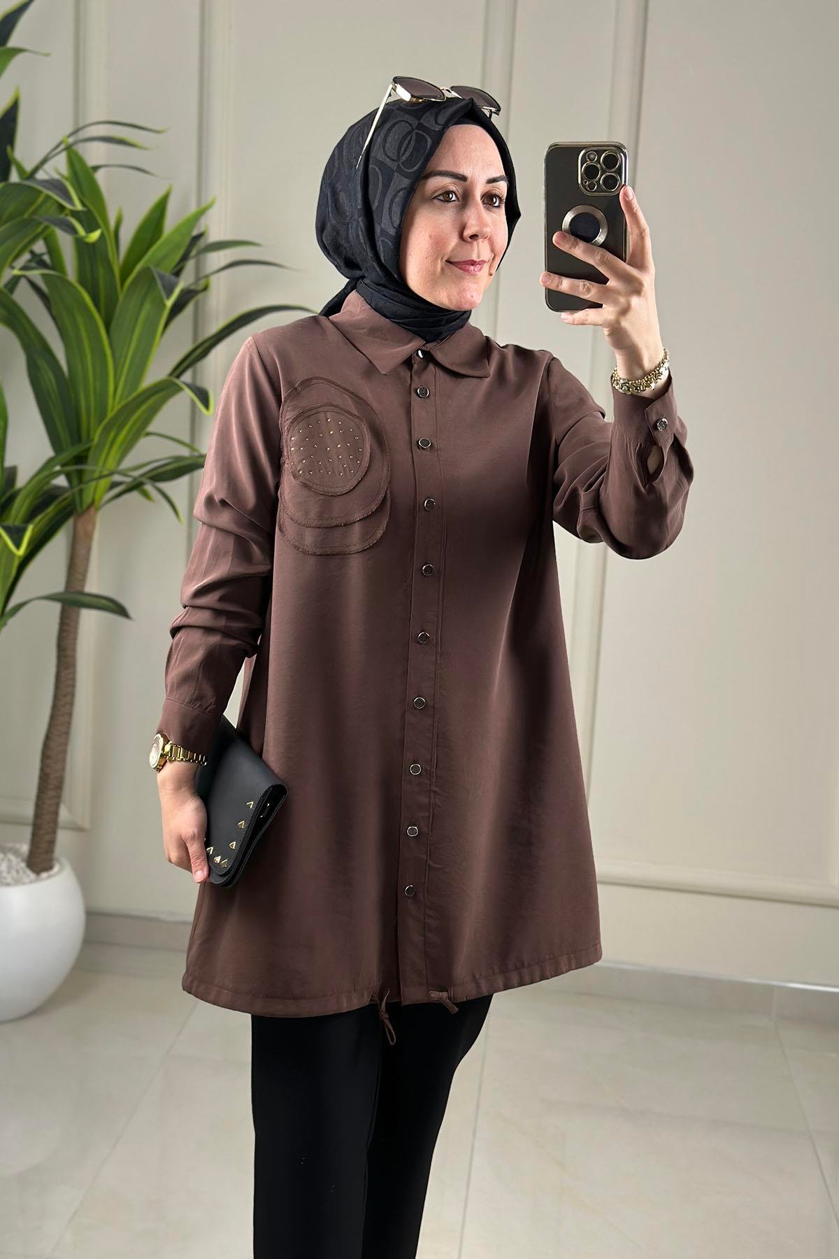 Tesettür Tunik GömlekÖnü Düğmeli Etek Ucu Büzgülü Kadın Giyçık Tunik Kahverengi KADO 263476