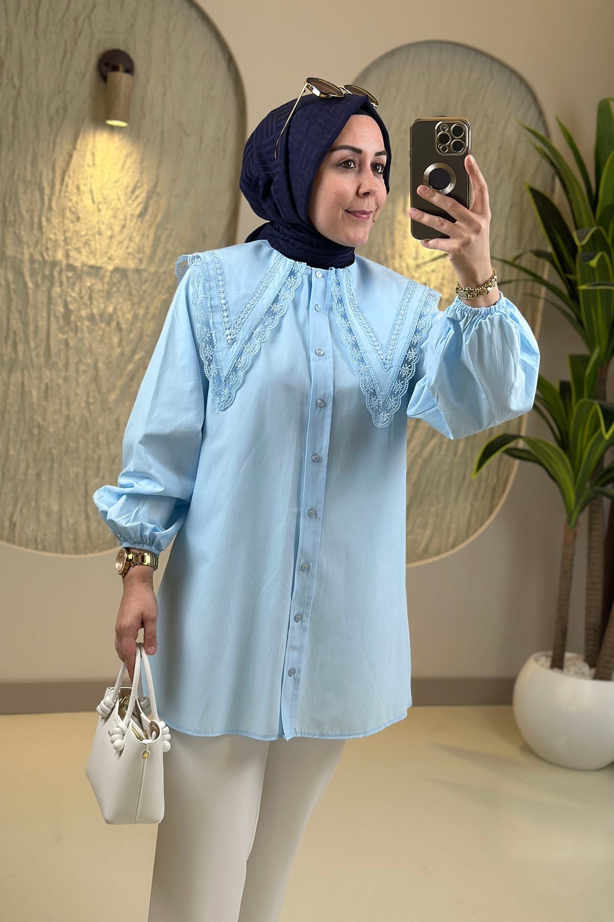 Tesettür Tunik GömlekÖnü Düğmeli Geniş Yaka Dantel Detaylı Poplin Kadın Gömlek Tunik Mavi EYL 2143