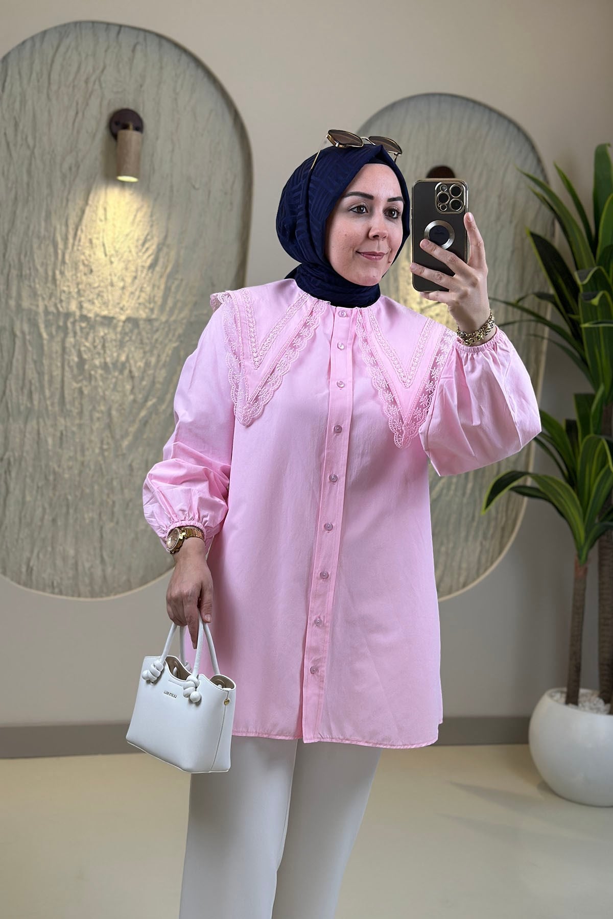 Tesettür Tunik GömlekÖnü Düğmeli Geniş Yaka Dantel Detaylı Poplin Kadın Gömlek Tunik Pembe EYL 2143