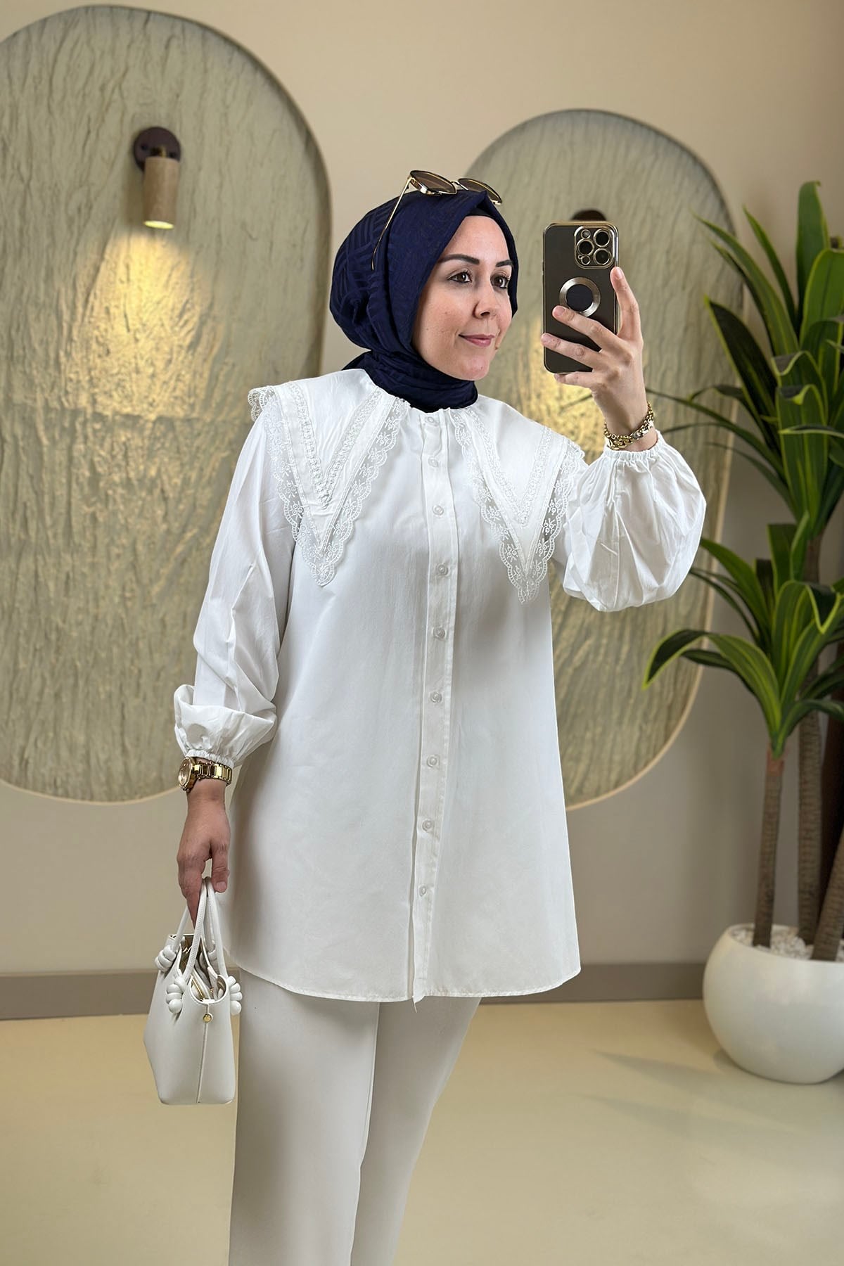 Tesettür Tunik GömlekÖnü Düğmeli Geniş Yaka Dantel Detaylı Poplin Kadın Gömlek Tunik Beyaz EYL 2143