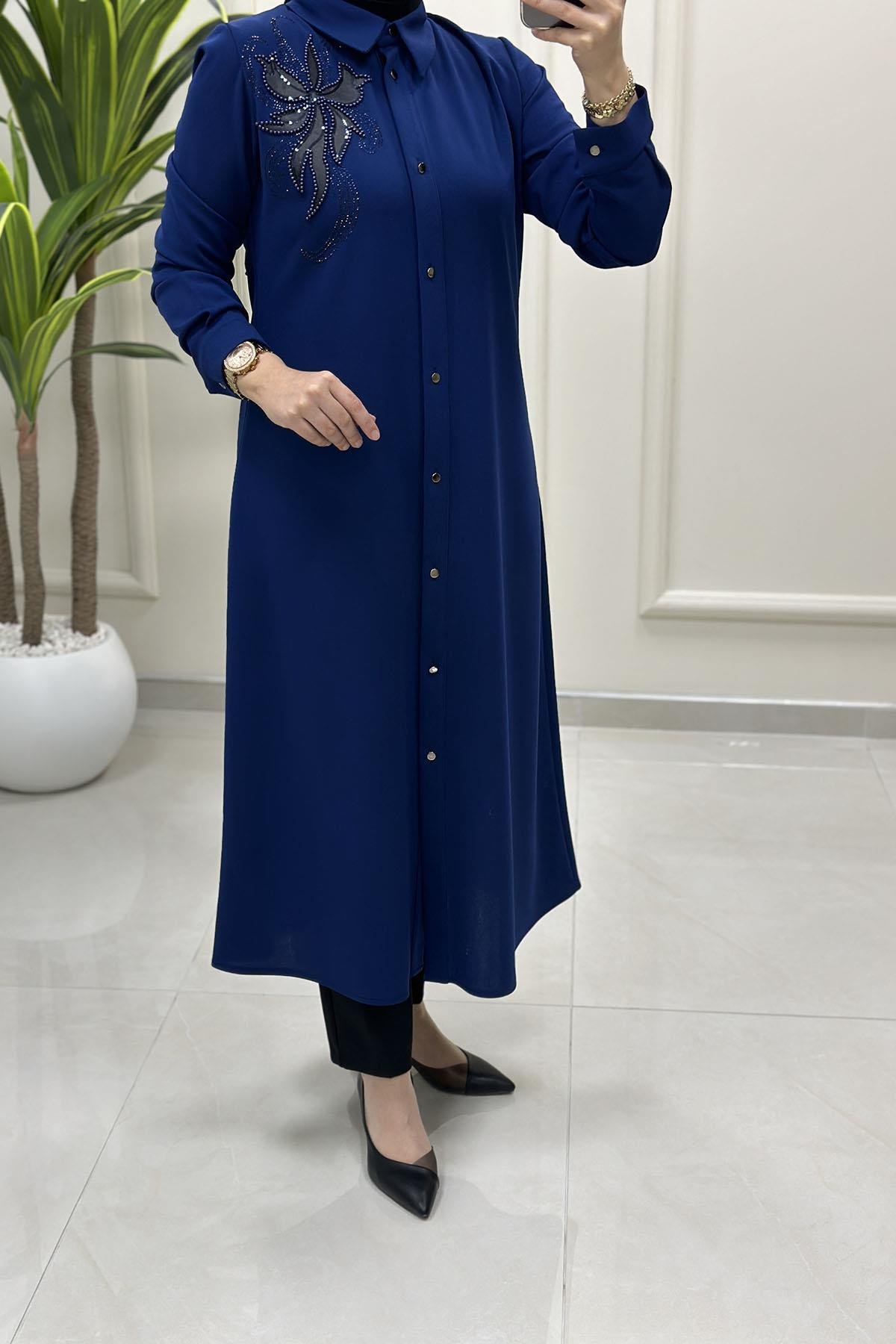 Tesettür Tunik GömlekÖnü Düğmeli İnci Nakış Detaylı Kadın Tunik Saks Mavisi CNR 2211