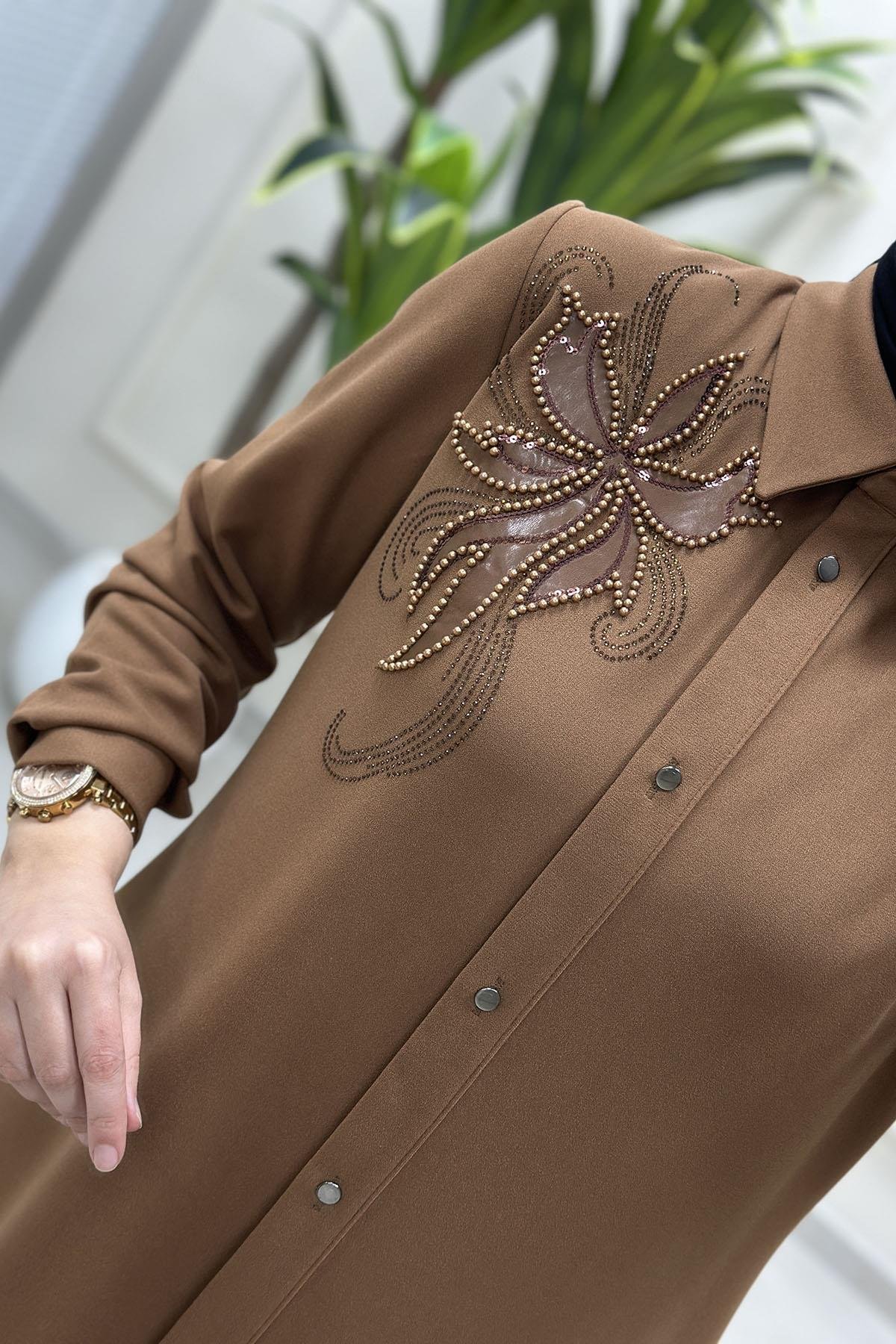 Tesettür Tunik GömlekÖnü Düğmeli İnci Nakış Detaylı Kadın Tunik Taba CNR 2211