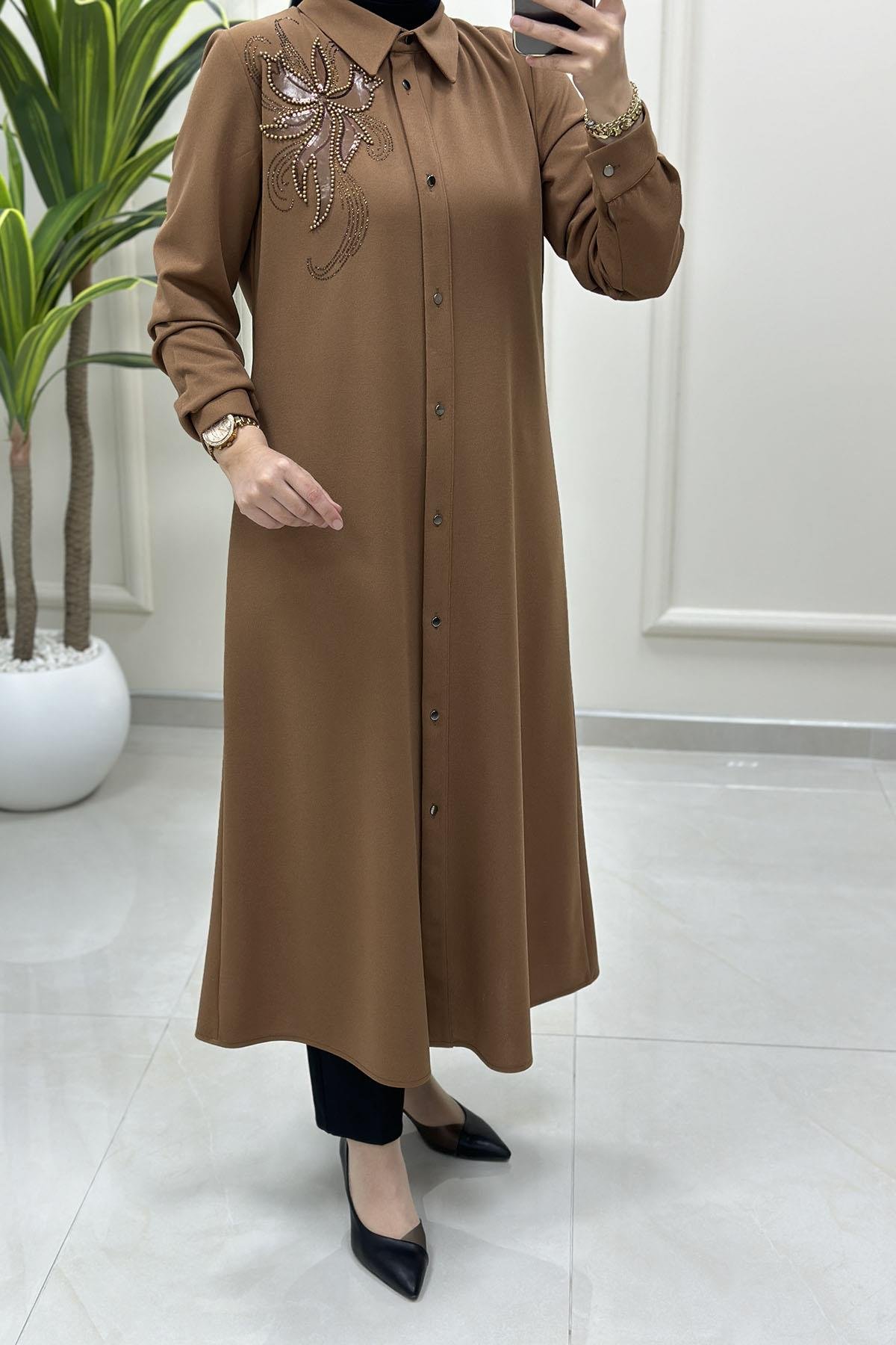 Tesettür Tunik GömlekÖnü Düğmeli İnci Nakış Detaylı Kadın Tunik Taba CNR 2211