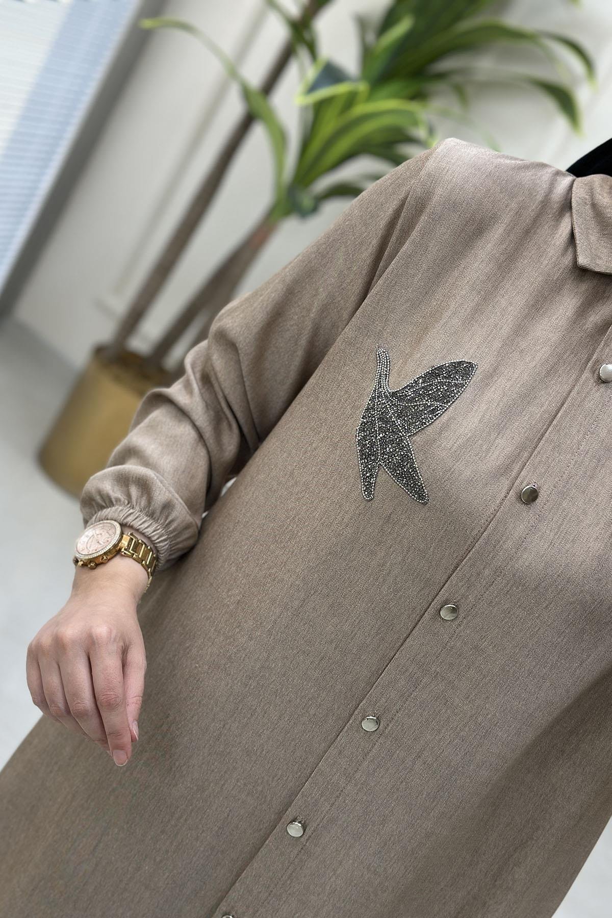 Tesettür Tunik GömlekÖnü Düğmeli Kuş Baskılı Kolu Büzgülü Kadın Tunik Camel ELR 4015