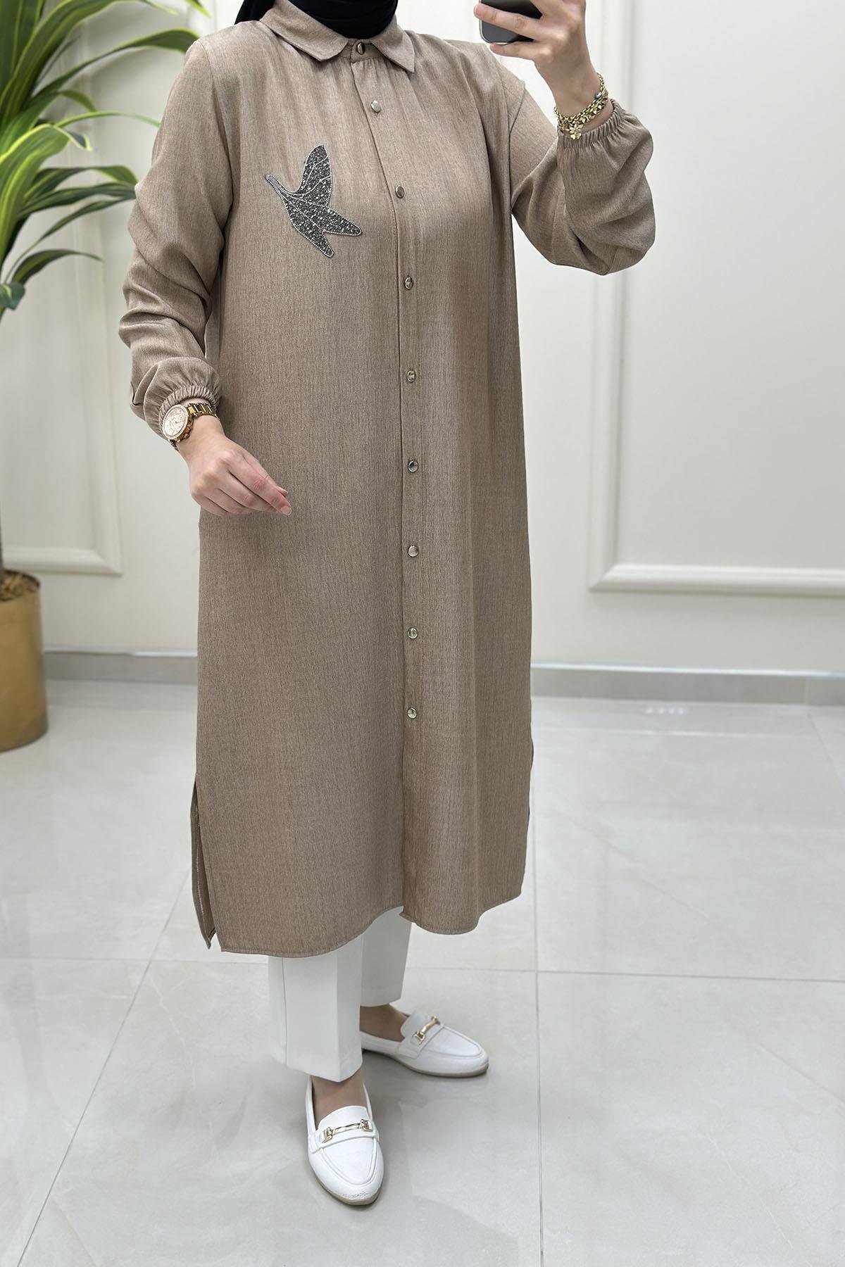 Tesettür Tunik GömlekÖnü Düğmeli Kuş Baskılı Kolu Büzgülü Kadın Tunik Camel ELR 4015