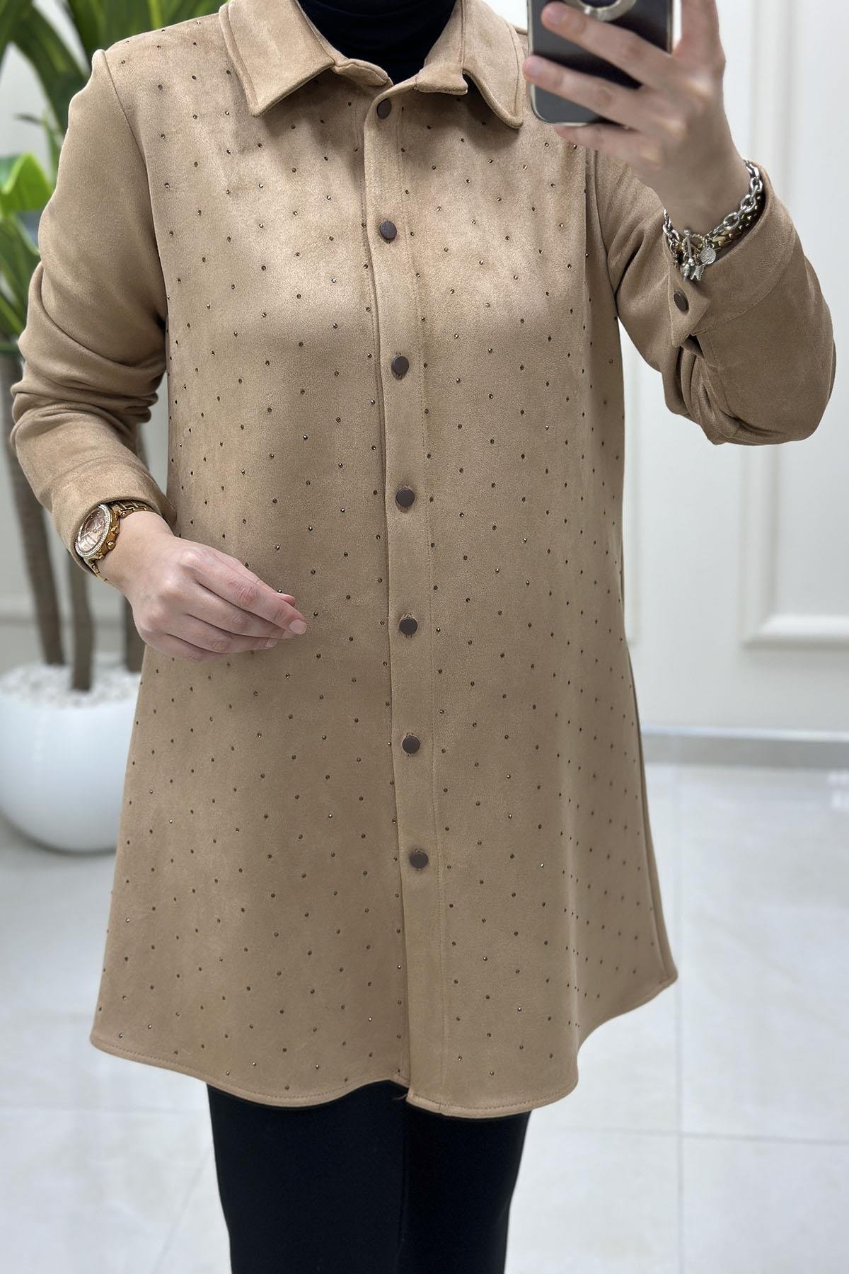 Tesettür Tunik GömlekÖnü Düğmeli Serpme Taş Detaylı Kadın Süet Tunik Bej BRL 7215