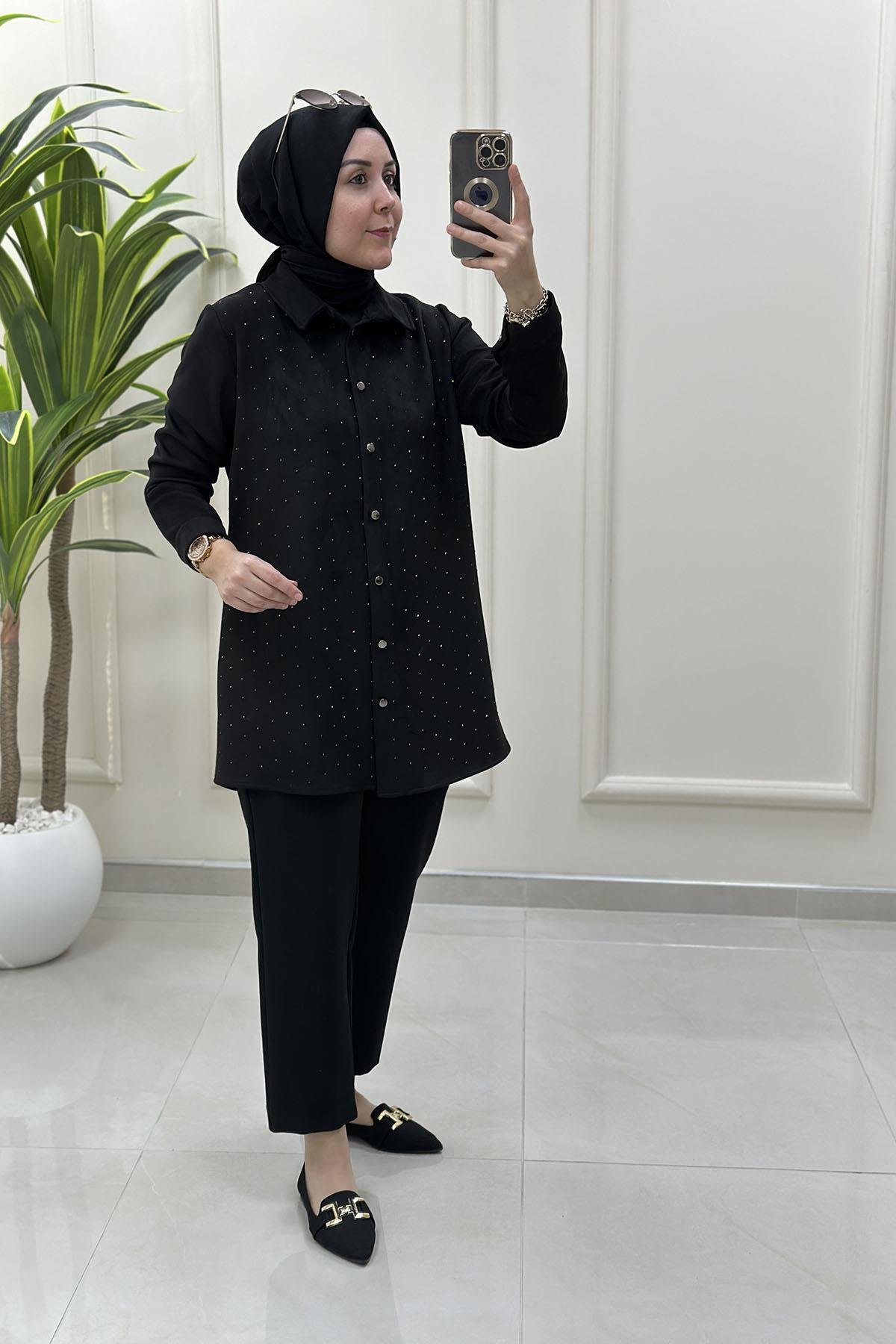Tesettür Tunik GömlekÖnü Düğmeli Serpme Taş Detaylı Kadın Süet Tunik Siyah BRL 7215