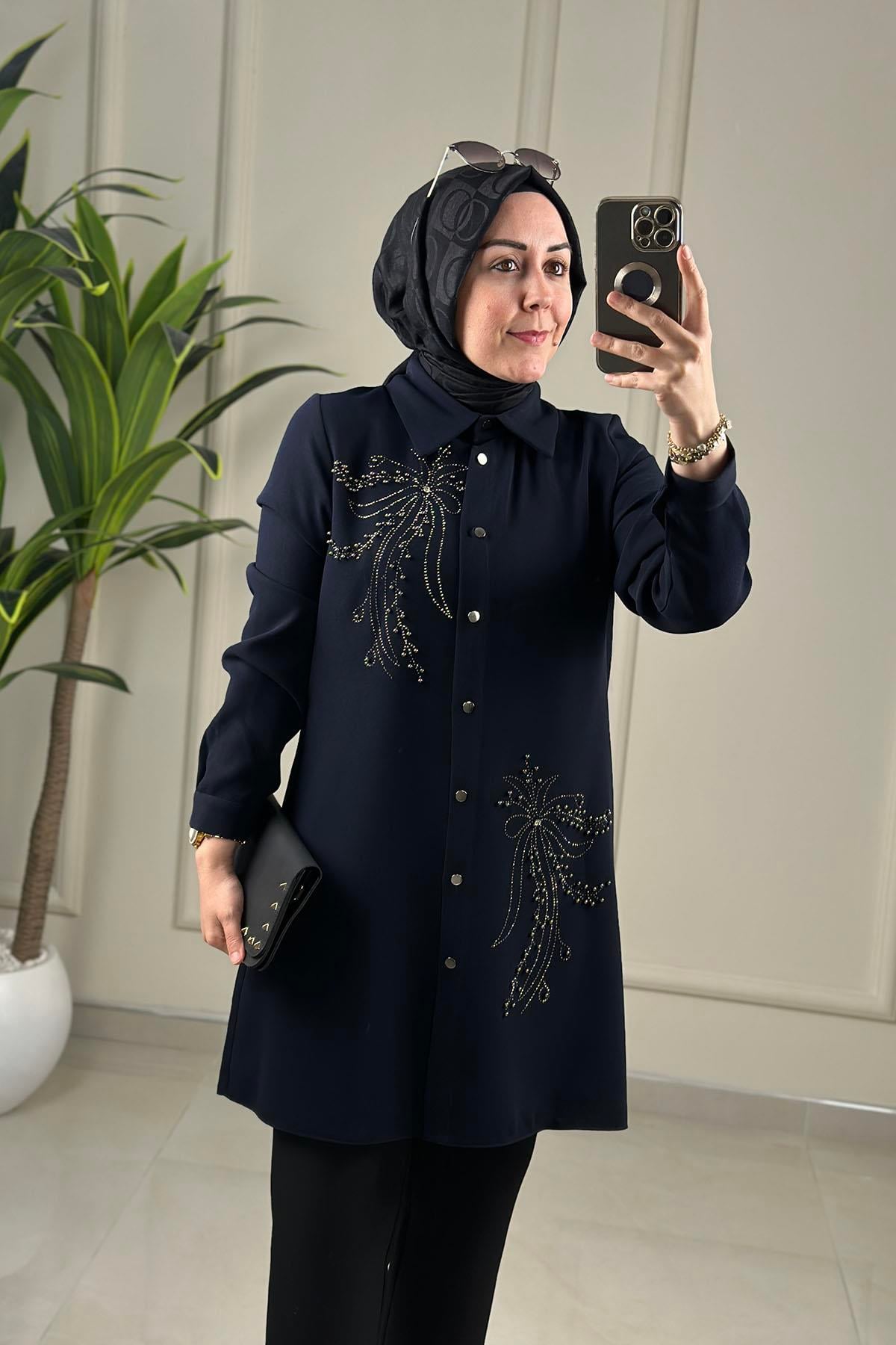 Tesettür Tunik GömlekÖnü Düğmeli Taş ve İnci Detaylı Kadın Tunik Lacivert MLH 2605