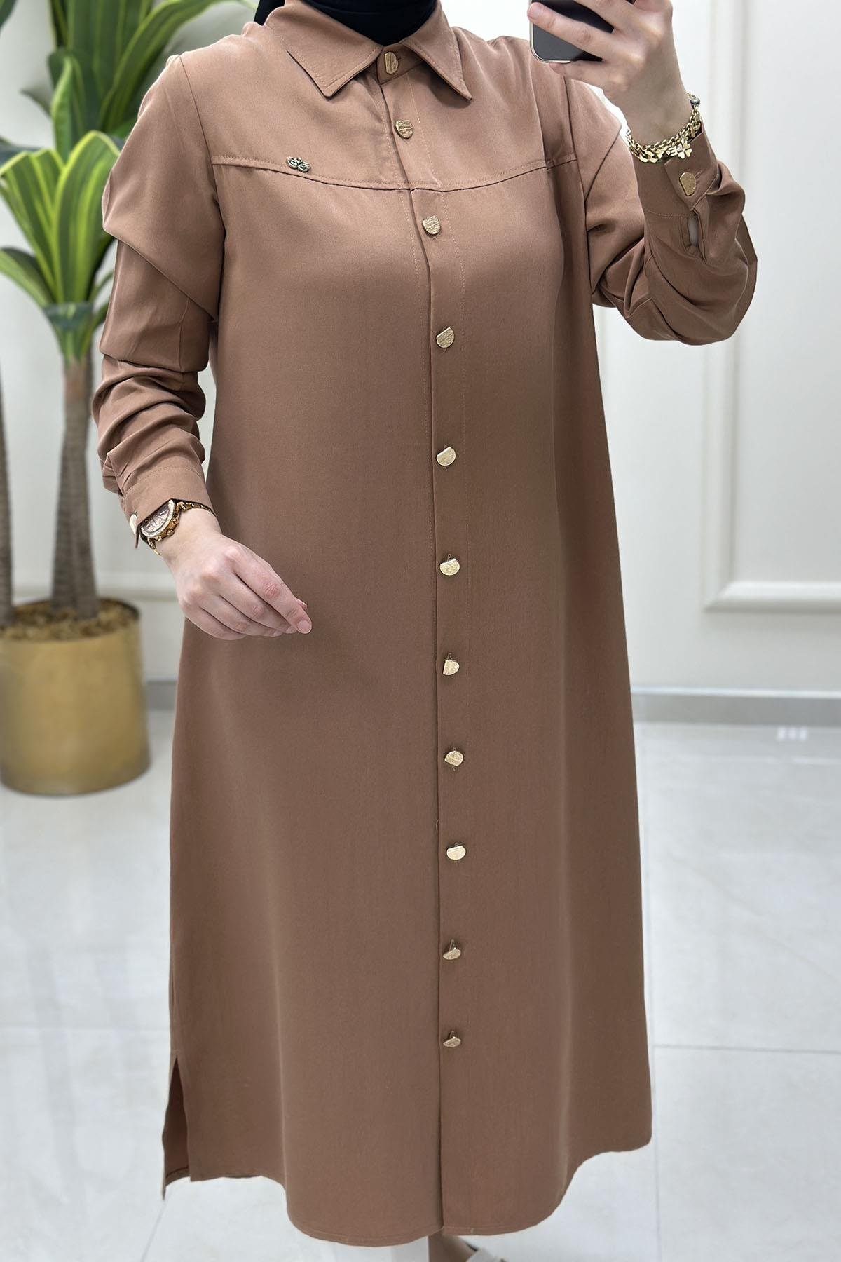 Tesettür Tunik GömlekÖnü Düğmeli Yaka Aksesuar Detaylı Uzun Kadın Tunik Açık Taba KADO 251865