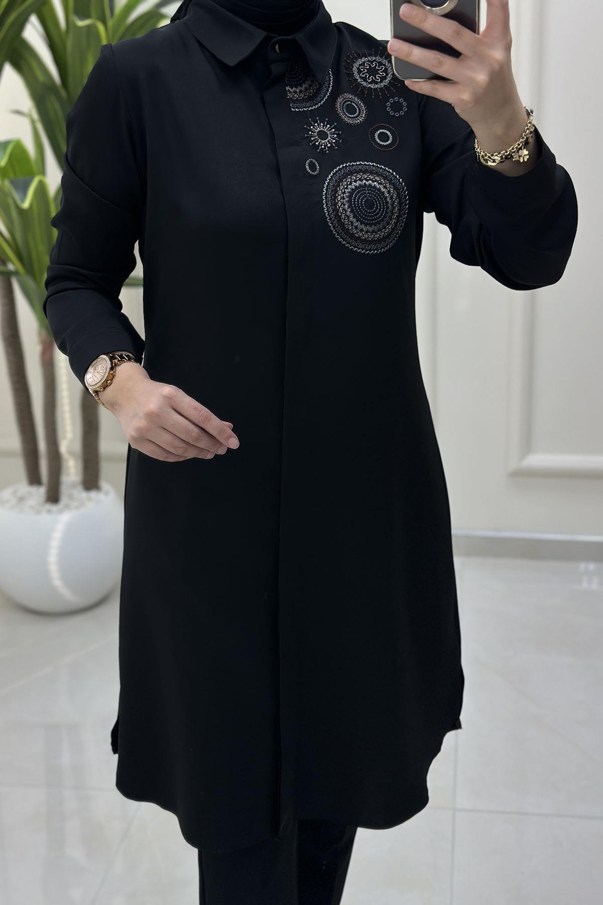 Tesettür Tunik GömlekÖnü Gizli Düğme Nakış Detaylı Kadın Tunik Siyah QTN 2986