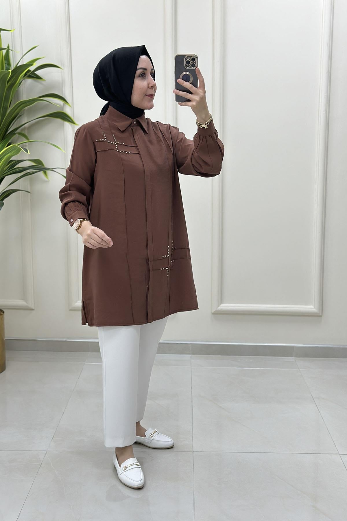 Tesettür Tunik GömlekÖnü Gizli Düğme Nervürlü Boncuk Detaylı Kadın Tunik Taba KADO 251211