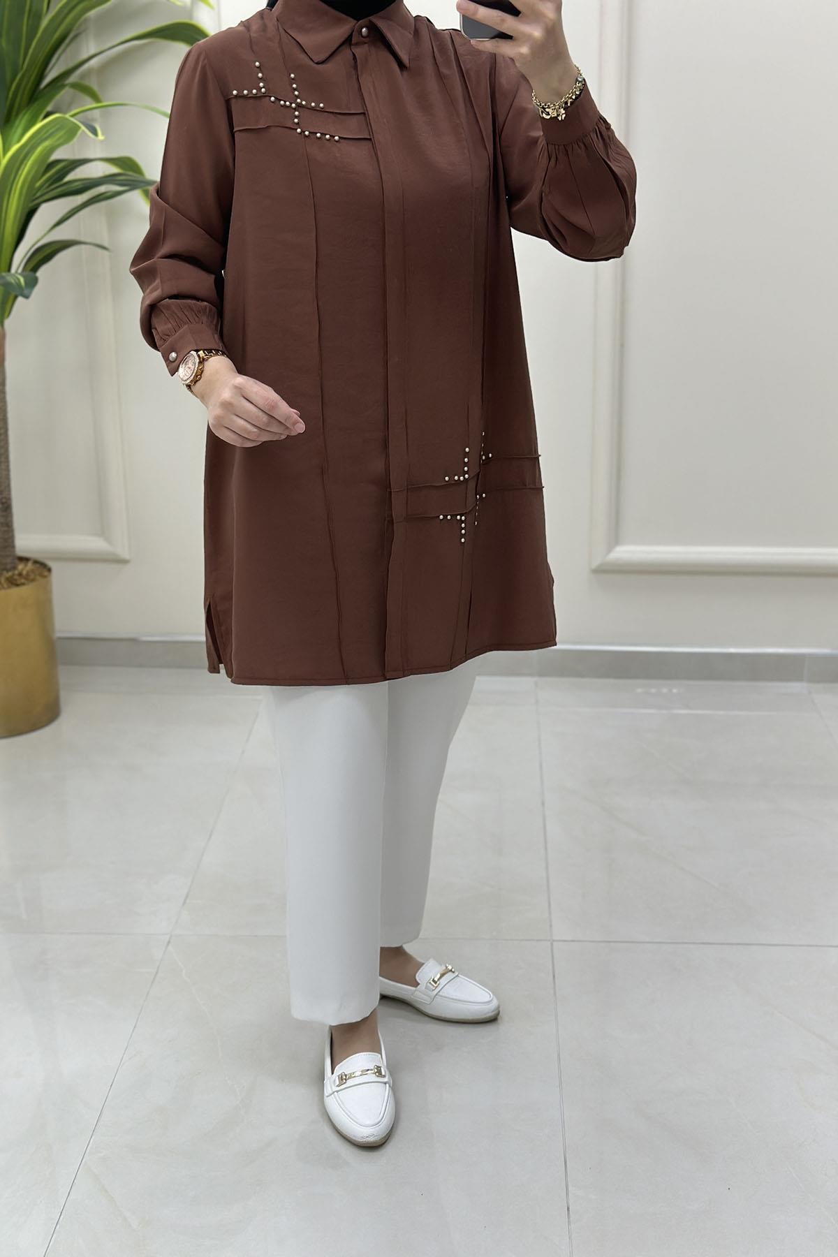 Tesettür Tunik GömlekÖnü Gizli Düğme Nervürlü Boncuk Detaylı Kadın Tunik Taba KADO 251211