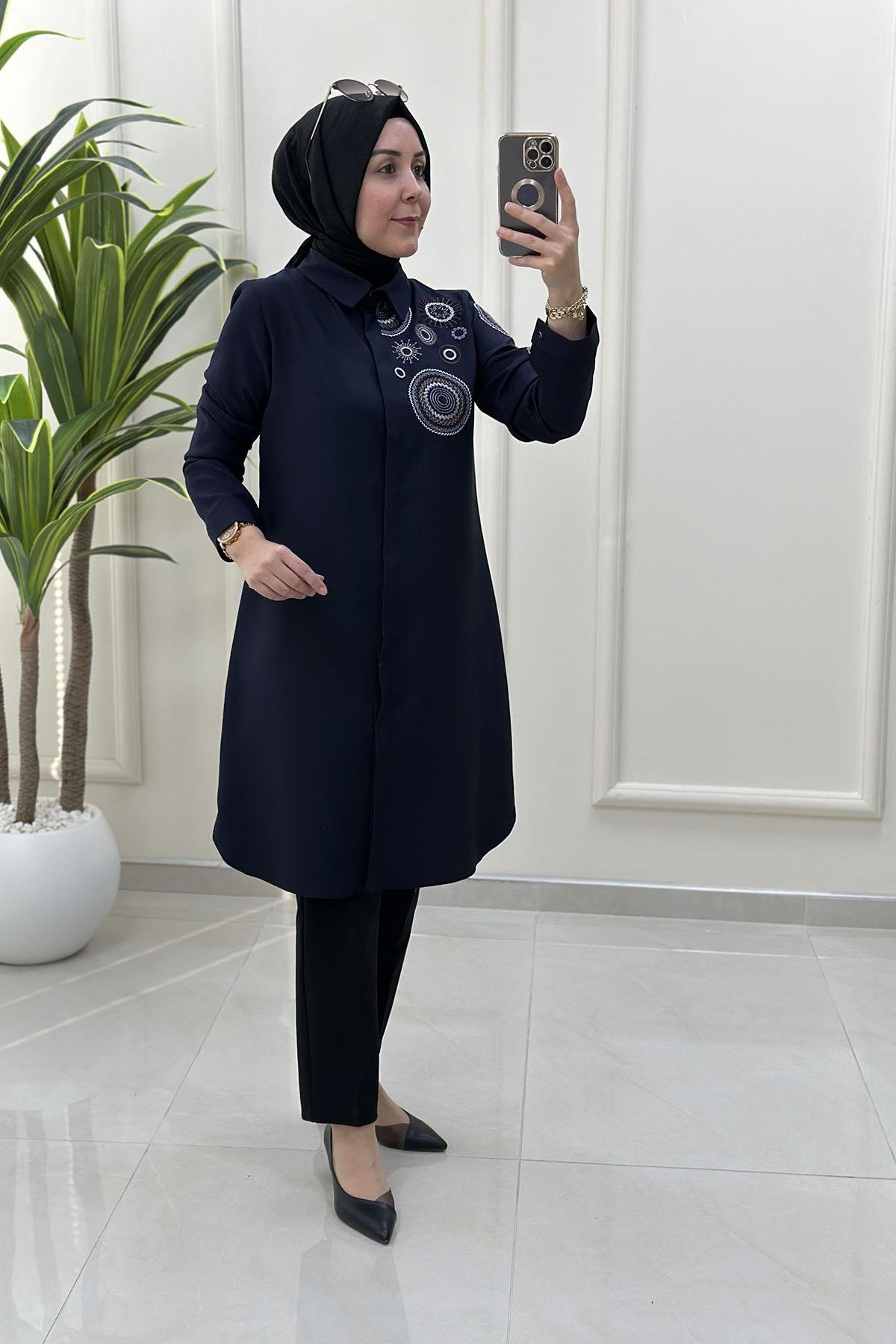 Tesettür Tunik GömlekÖnü Gizli Düğme Nakış Detaylı Kadın Tunik Lacivert QTN 2986