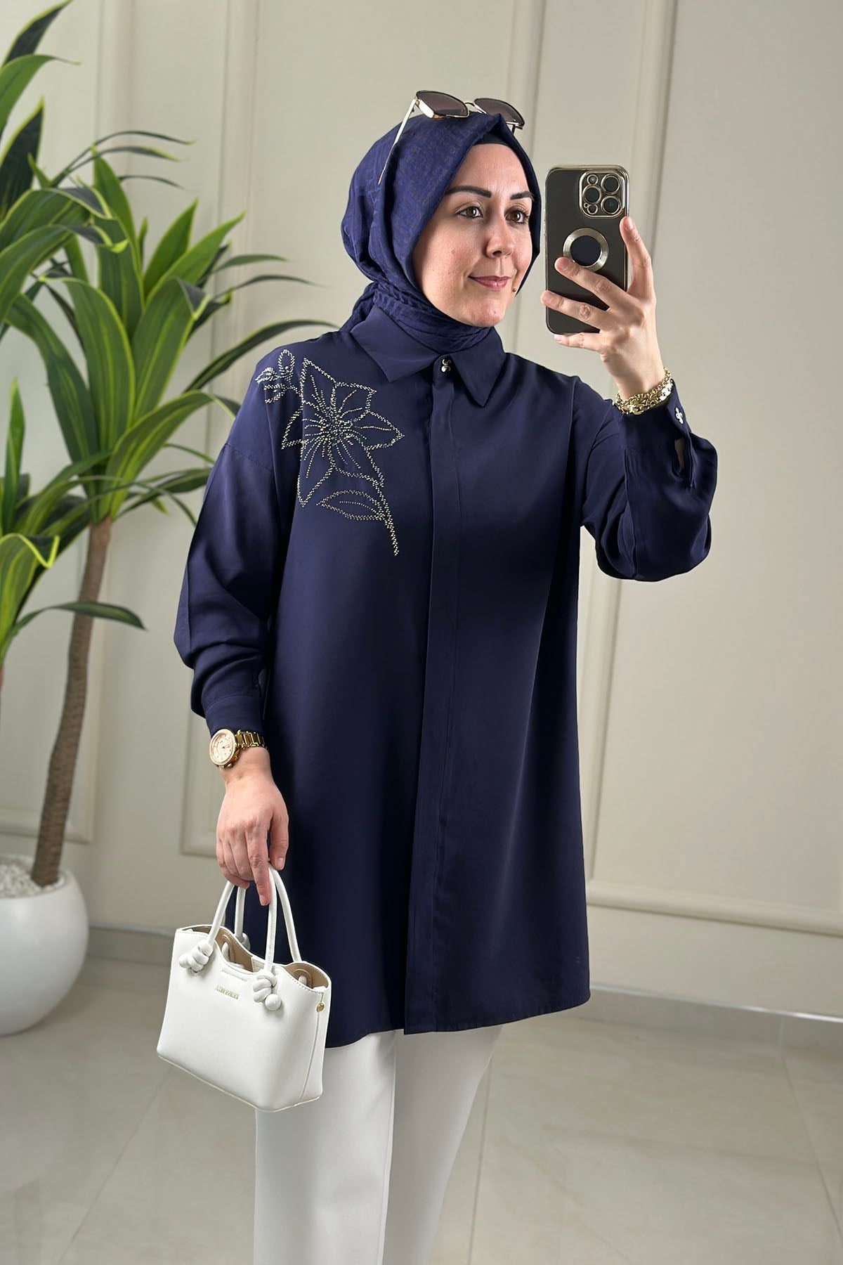 Tesettür Tunik GömlekTensel Qupra Düşük Omuz Taş Detaylı Kadın Tunik Lacivert  KADO 263364
