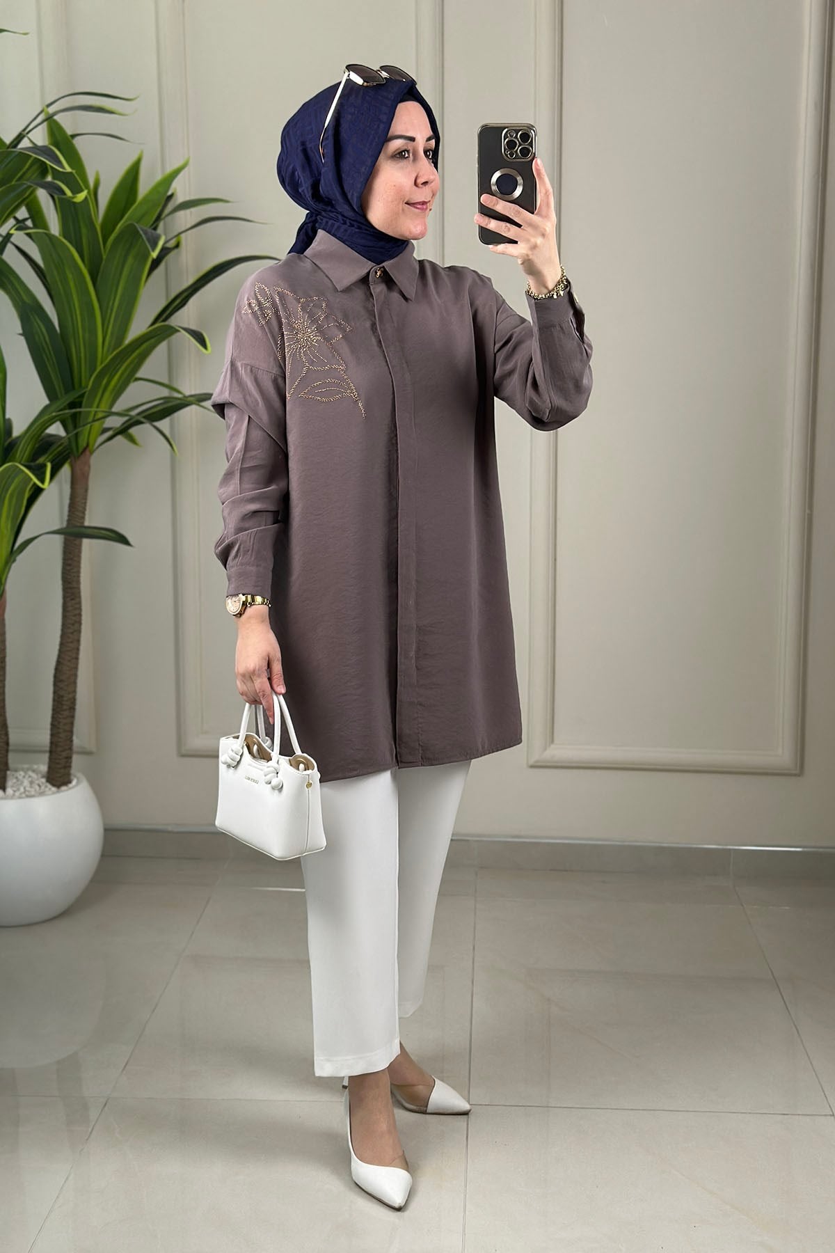 Tesettür Tunik GömlekTensel Qupra Düşük Omuz Taş Detaylı Kadın Tunik Koyu Vizon KADO 263364