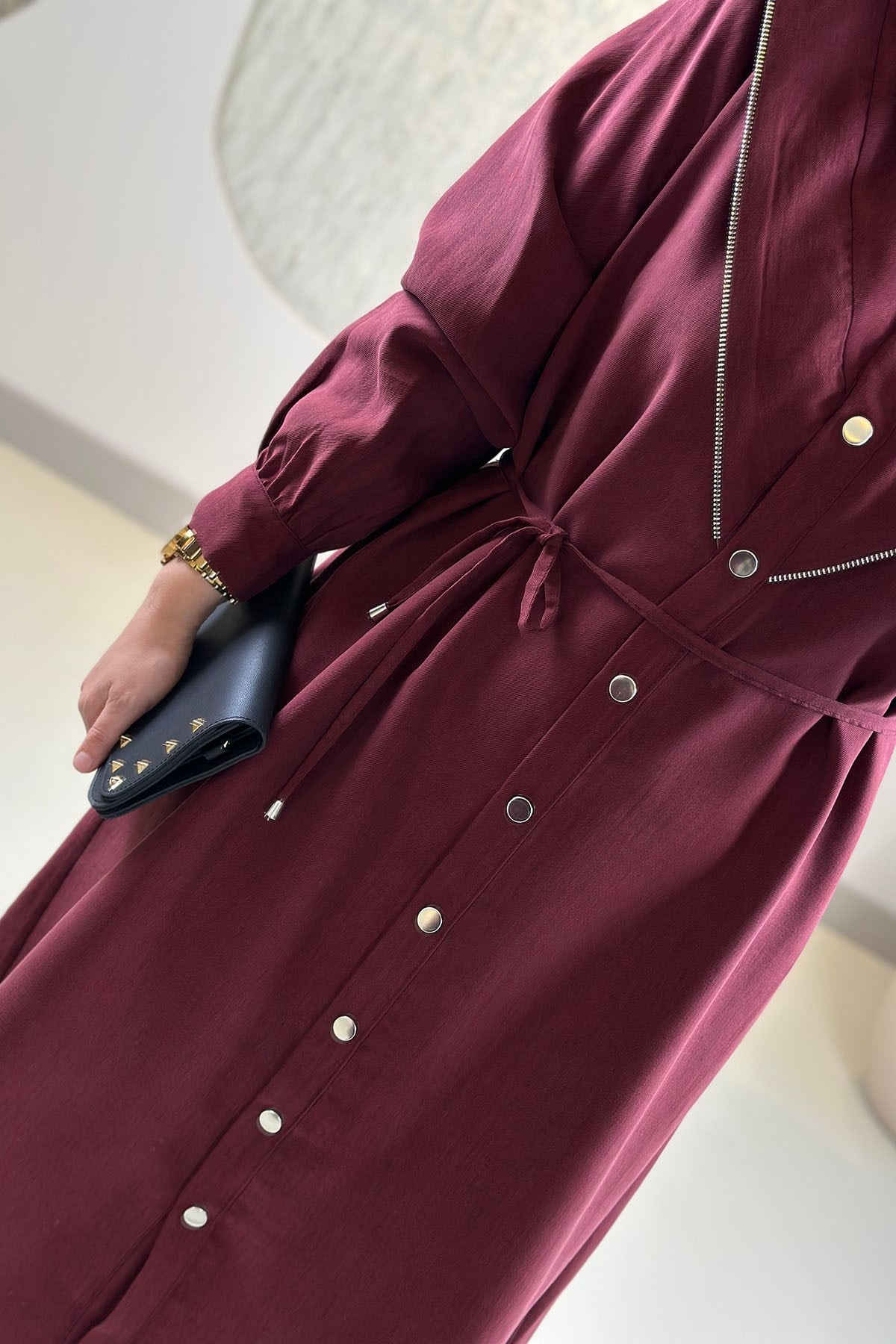 Tesettür Tunik ModelleriAllerli Fermuar Detaylı Önü Çıtçıtlı İpli Modal Tensel Kadın Tunik Bordo EYL 2241