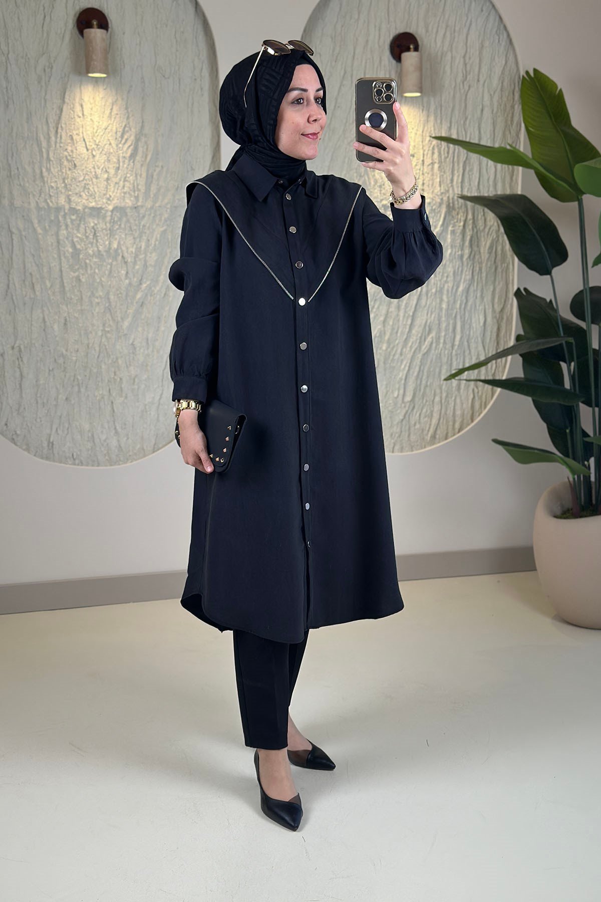 Tesettür Tunik ModelleriAllerli Fermuar Detaylı Önü Çıtçıtlı İpli Modal Tensel Kadın Tunik Siyah EYL 2241