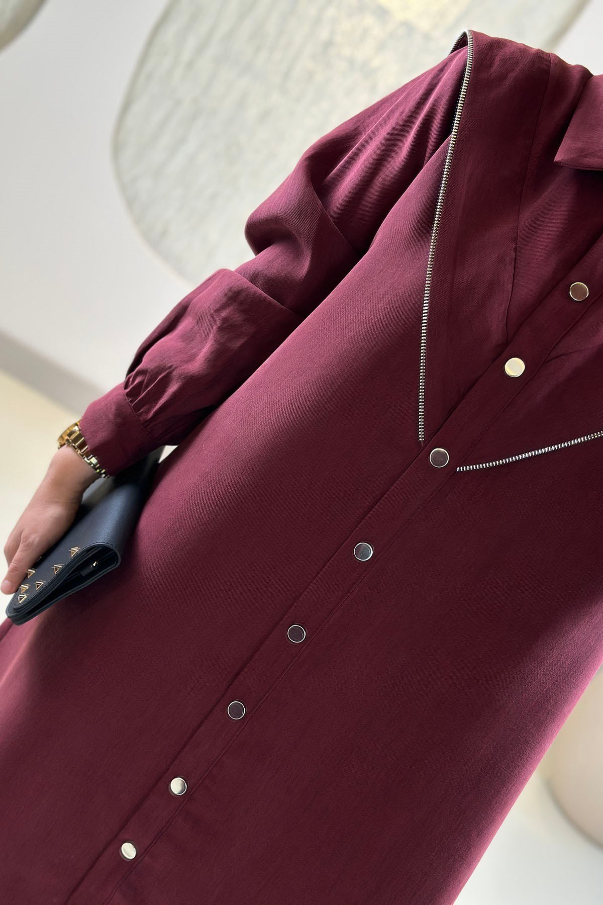 Tesettür Tunik ModelleriAllerli Fermuar Detaylı Önü Çıtçıtlı İpli Modal Tensel Kadın Tunik Bordo EYL 2241