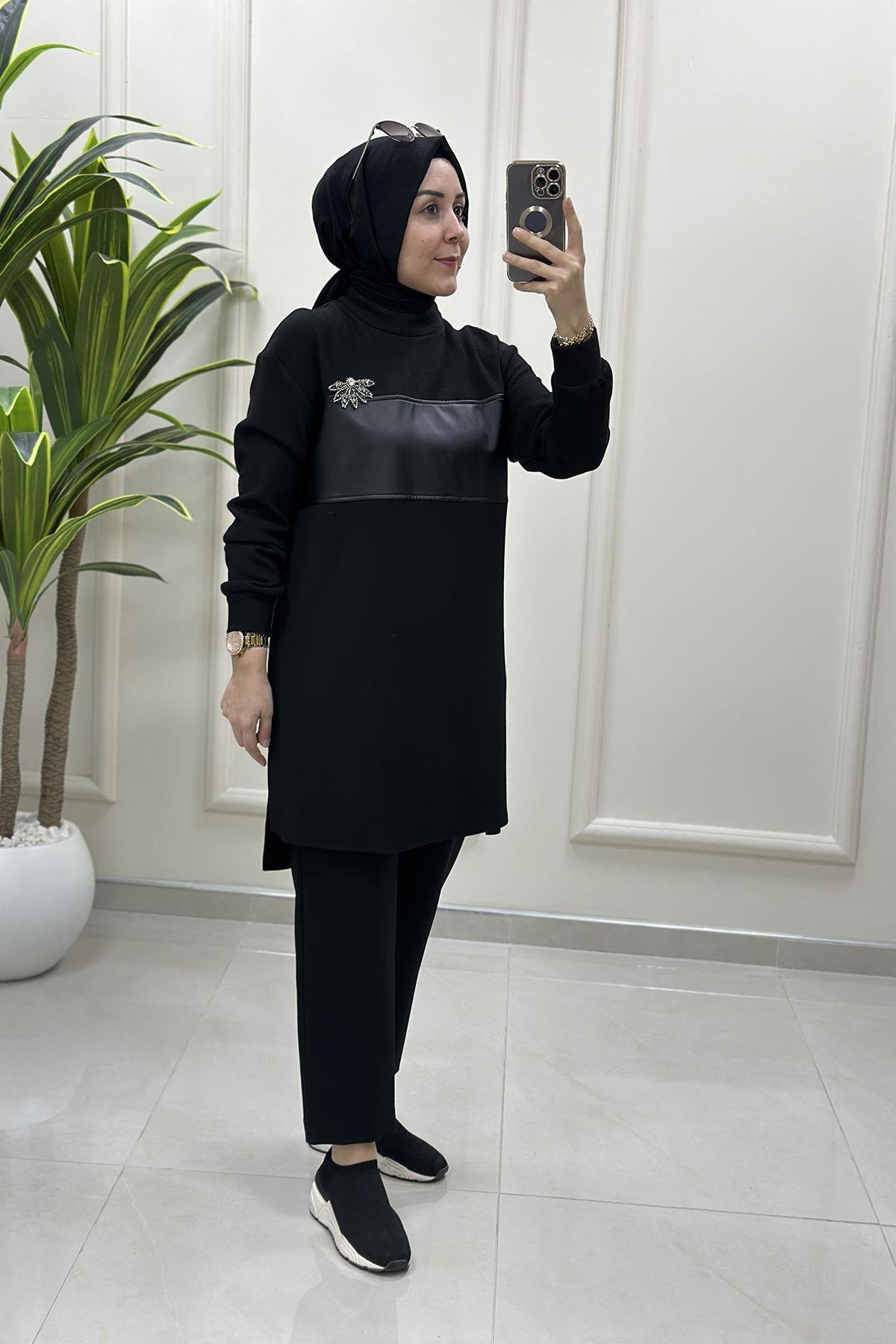 Tesettür Tunik ModelleriArmine Trend Deri Kombinli Broş Detaylı Kadın Tunik Siyah ARM 424