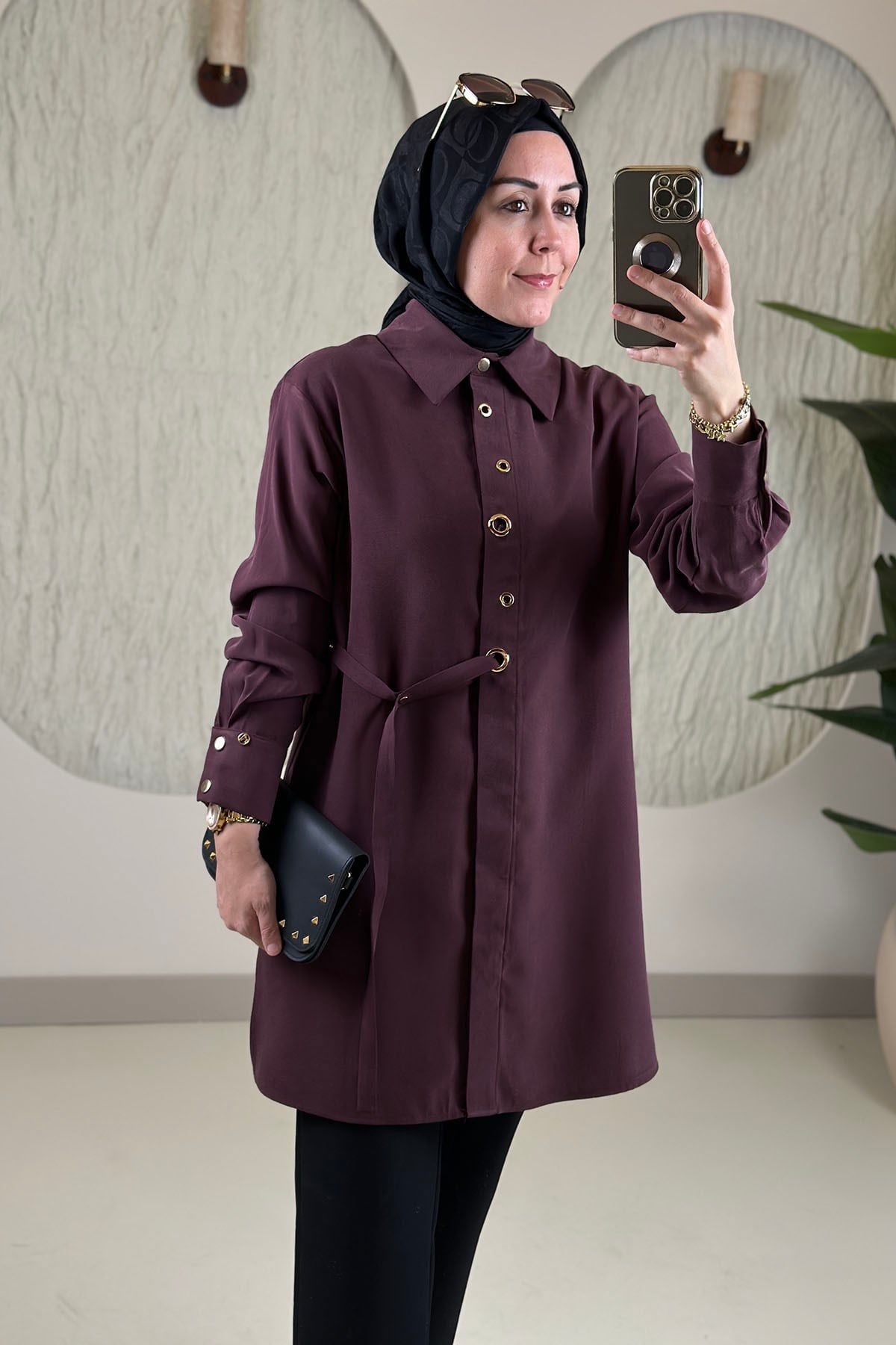 Tesettür Tunik ModelleriArmine Trend Önü Düğmeli Kuşgözü Detaylı Kadın Tunik Bordo ARM 431