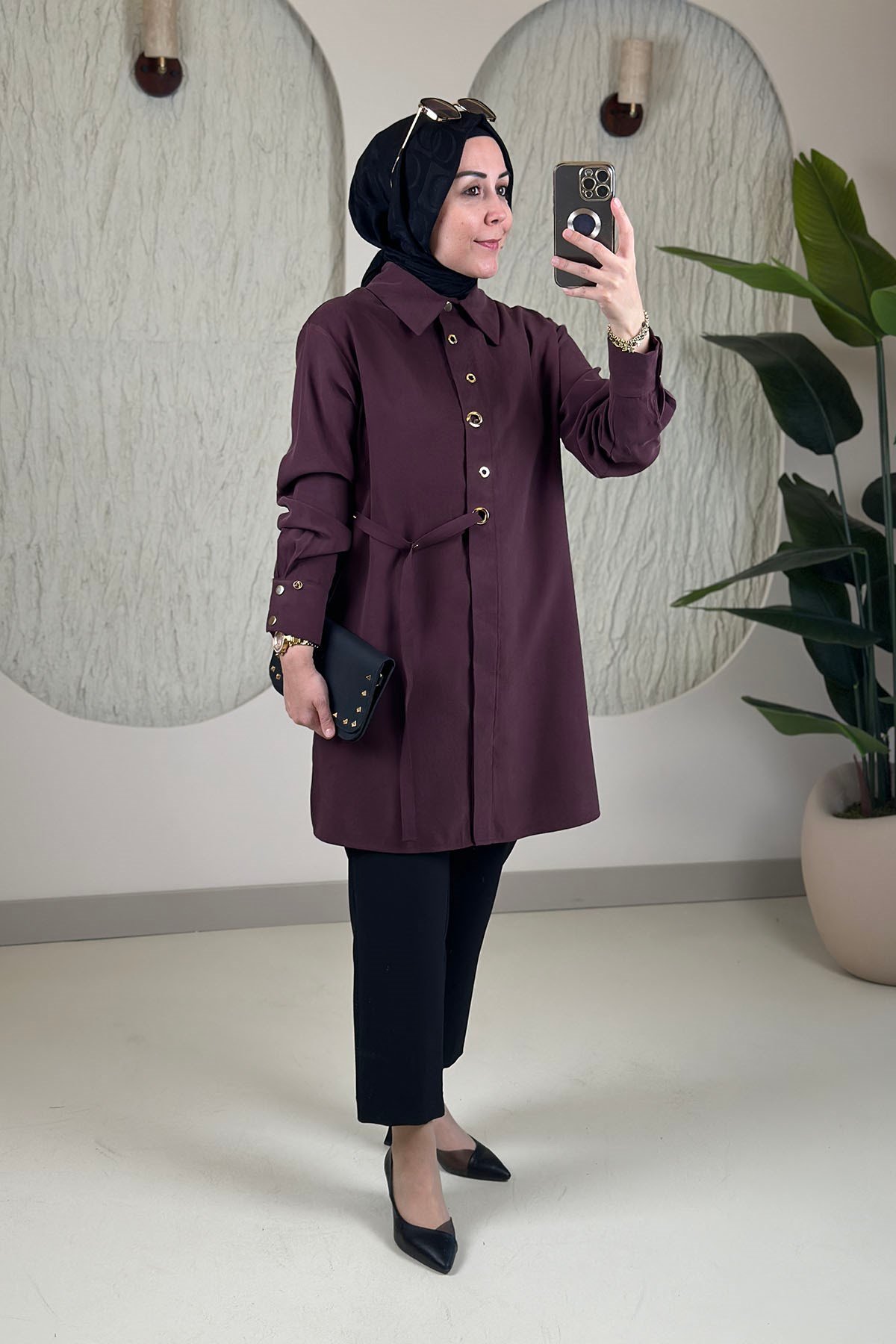 Tesettür Tunik ModelleriArmine Trend Önü Düğmeli Kuşgözü Detaylı Kadın Tunik Bordo ARM 431