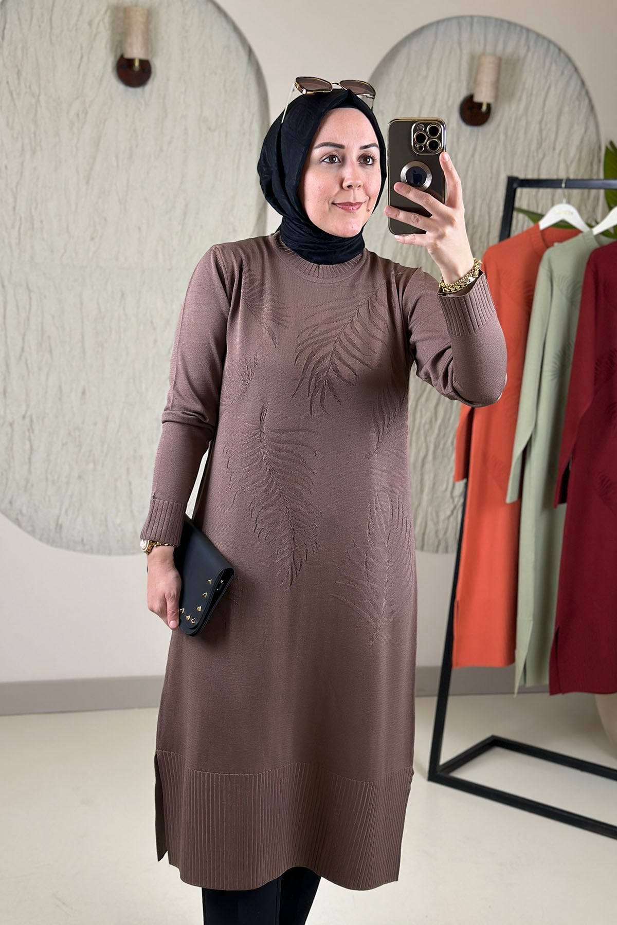 Tesettür Tunik ModelleriArmine Trend Önü Desenli Merserize Triko Kadın Tunik Koyu Vizon ARM 408