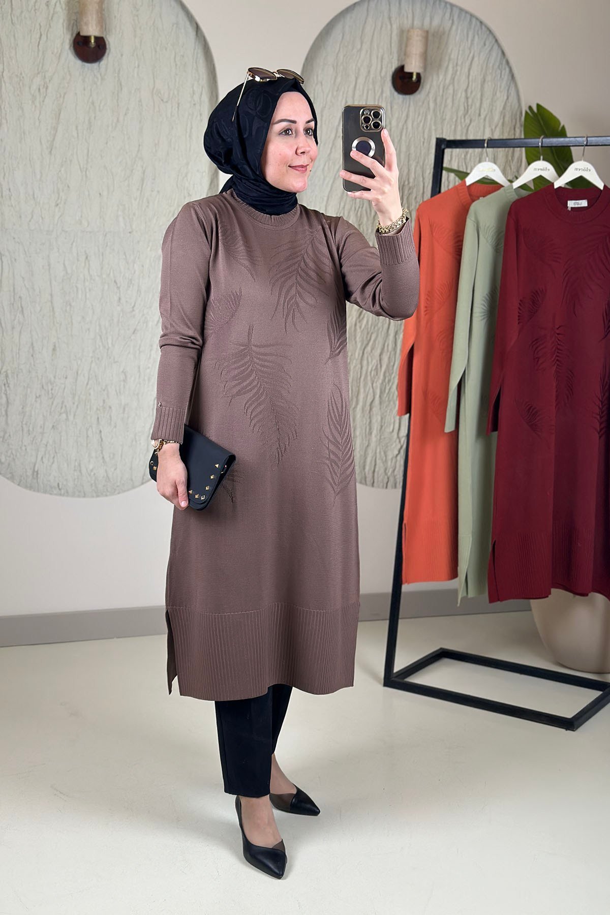 Tesettür Tunik ModelleriArmine Trend Önü Desenli Merserize Triko Kadın Tunik Koyu Vizon ARM 408