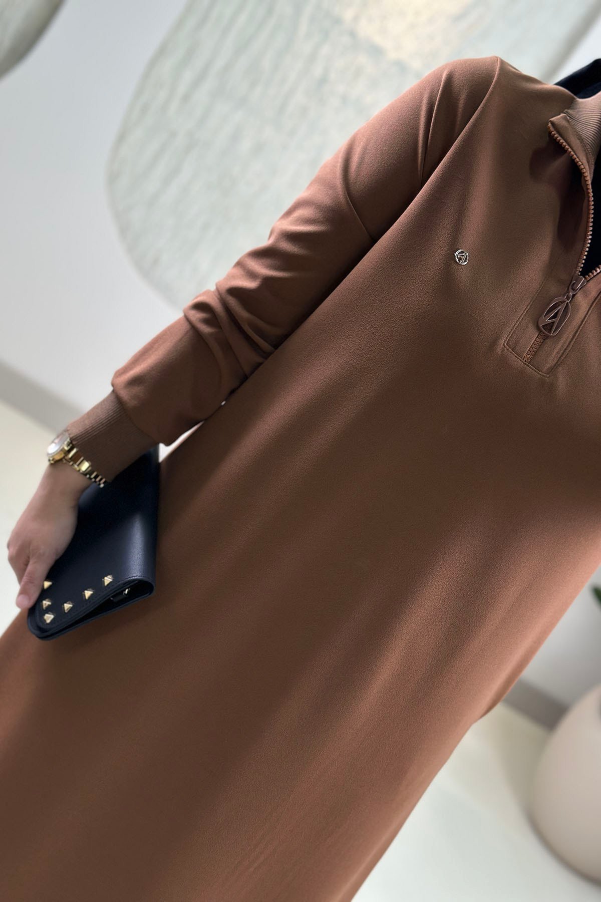 Tesettür Tunik ModelleriArmine Trend Önü Yarım Fermuarlı Ribanalı Kadın Tunik Taba ARM 456