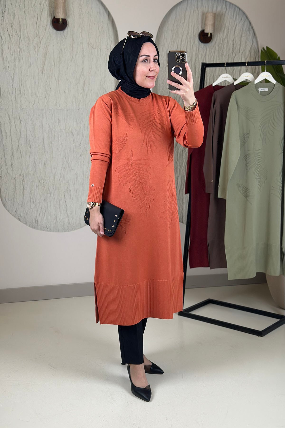 Tesettür Tunik ModelleriArmine Trend Önü Desenli Merserize Triko Kadın Tunik Şeftali ARM 408