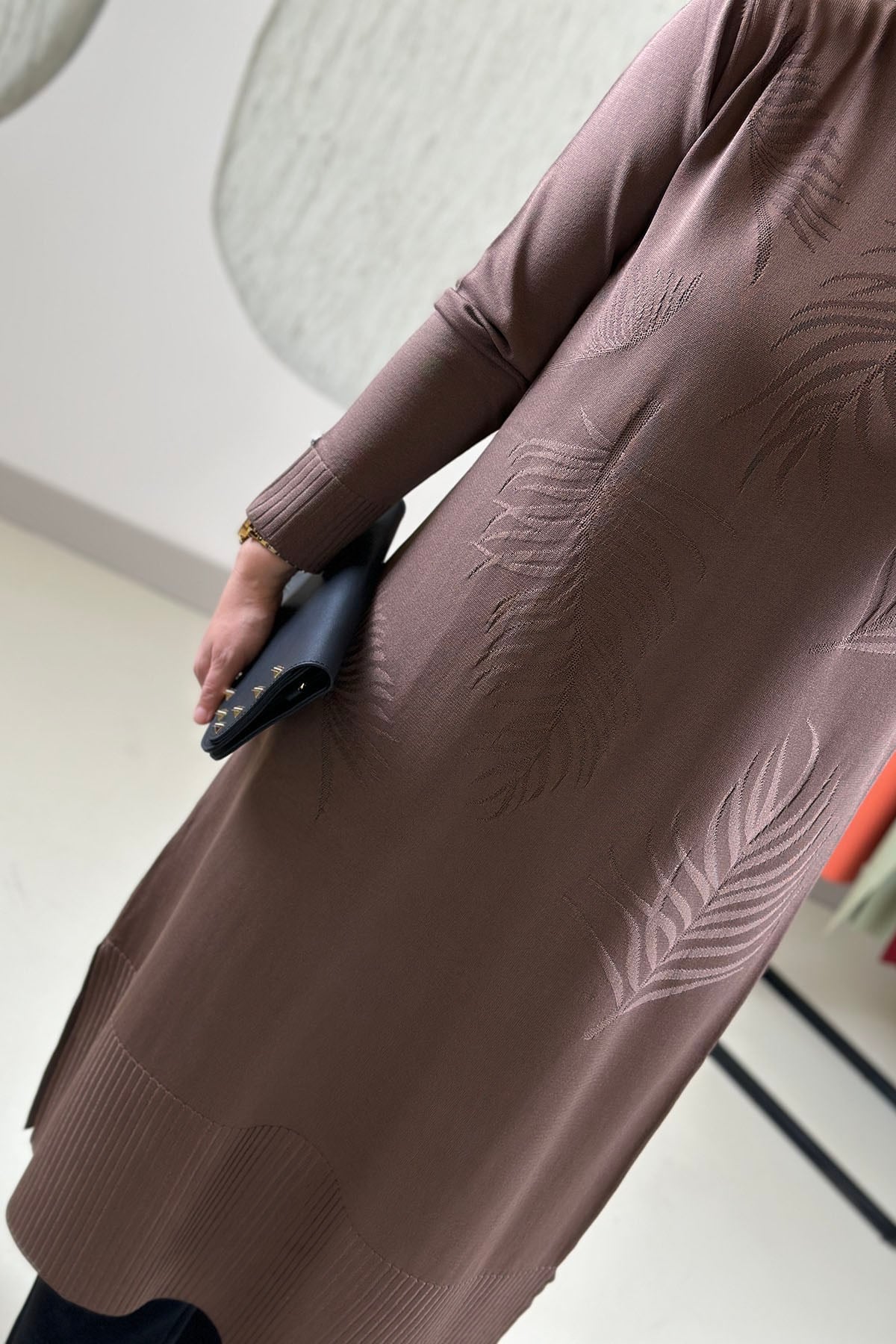 Tesettür Tunik ModelleriArmine Trend Önü Desenli Merserize Triko Kadın Tunik Koyu Vizon ARM 408
