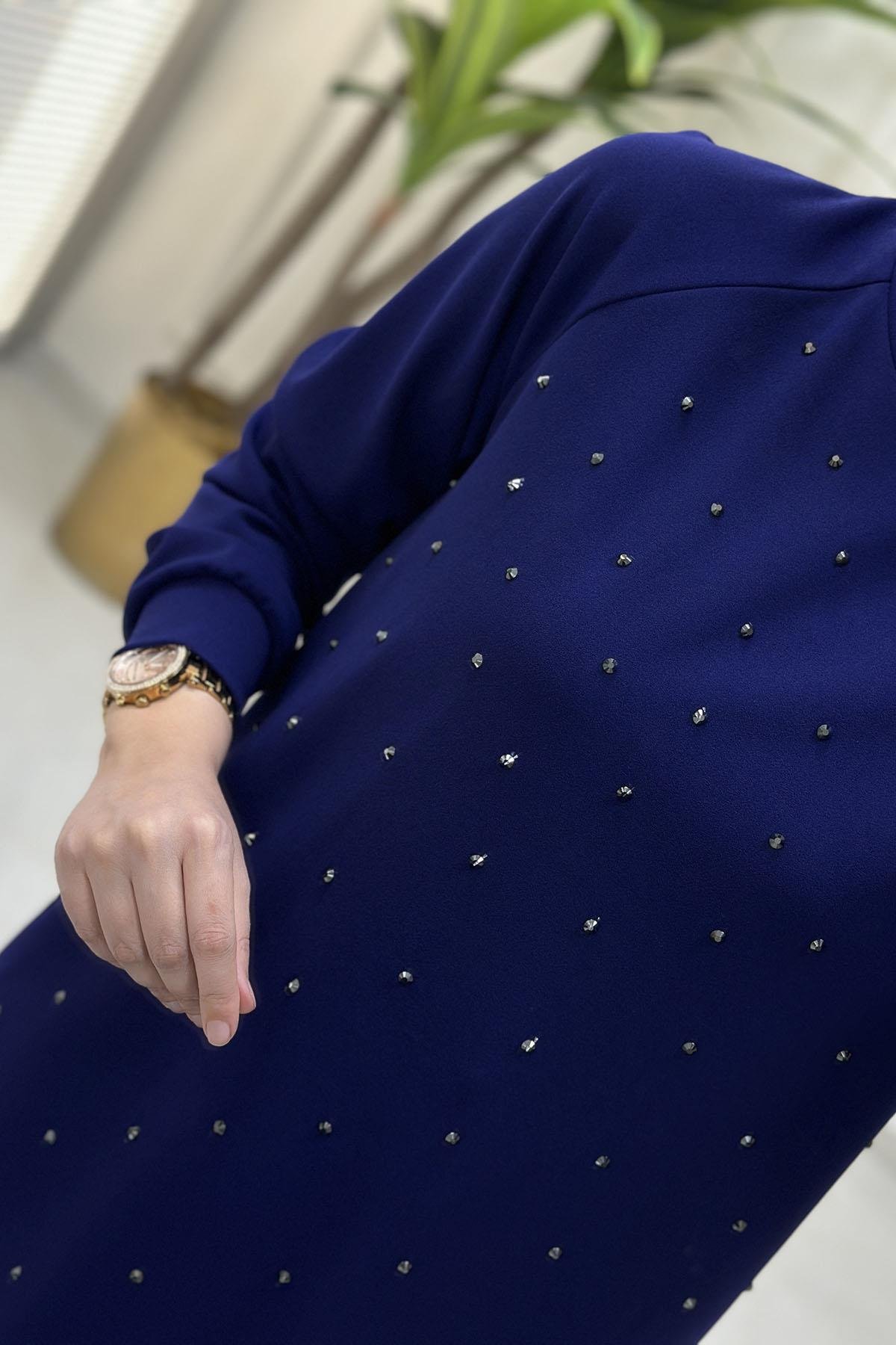 Tesettür Tunik ModelleriArmine Trend Reglan Kol Önü Serpme Taş Detaylı Kadın Tunik Saks Mavisi ARM 449