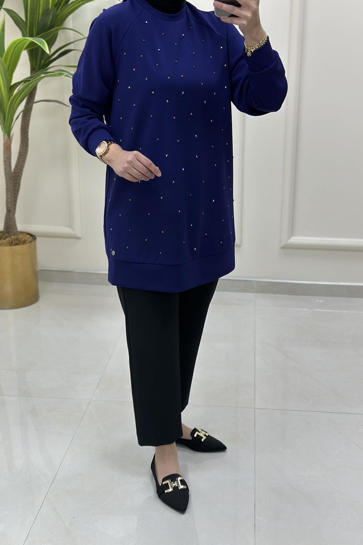 Tesettür Tunik ModelleriArmine Trend Reglan Kol Önü Serpme Taş Detaylı Kadın Tunik Saks Mavisi ARM 449