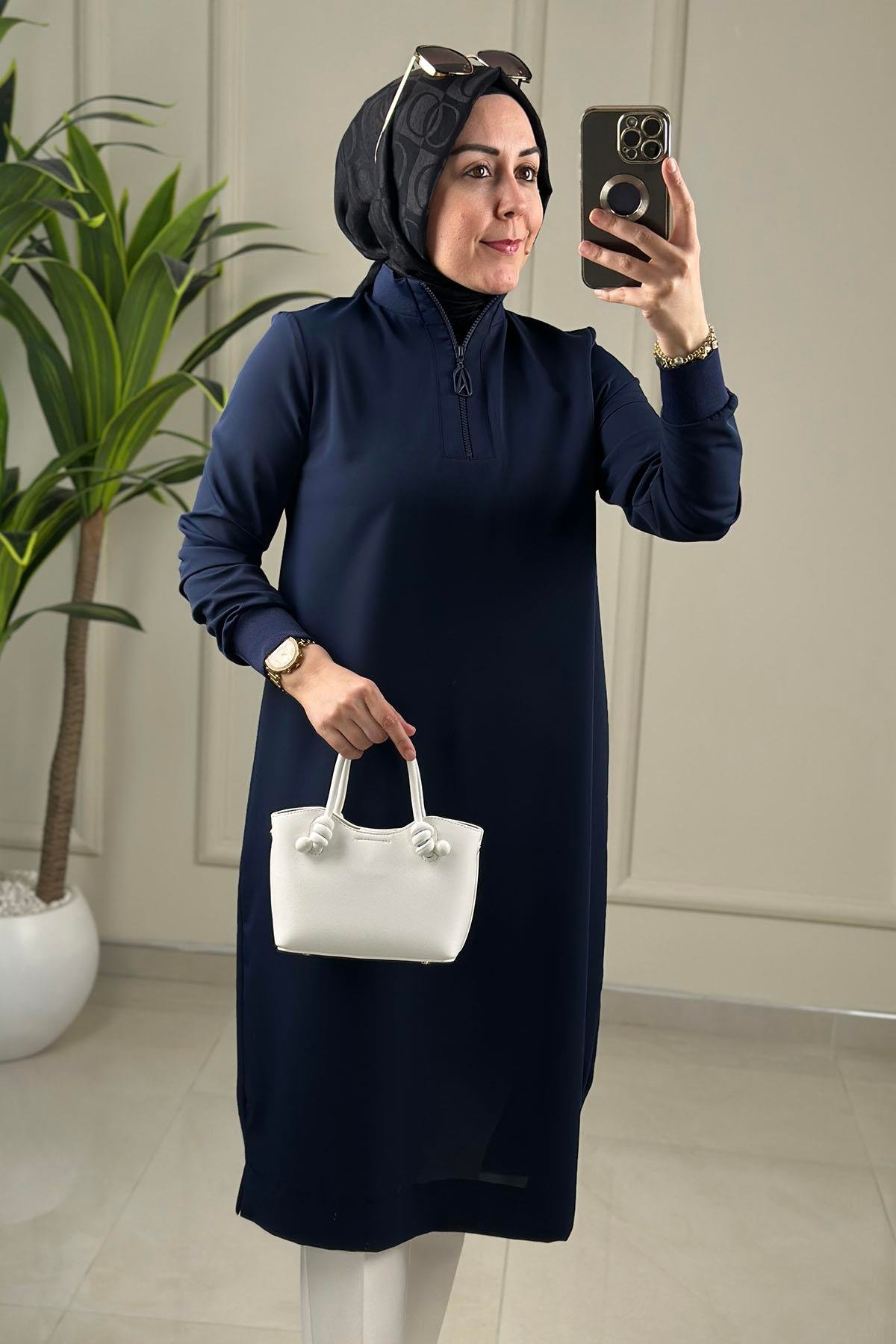 Tesettür Tunik ModelleriArmine Trend Yaka ve Kol Ribanalı Krep Kadın Tunik Lacivert ARM 445