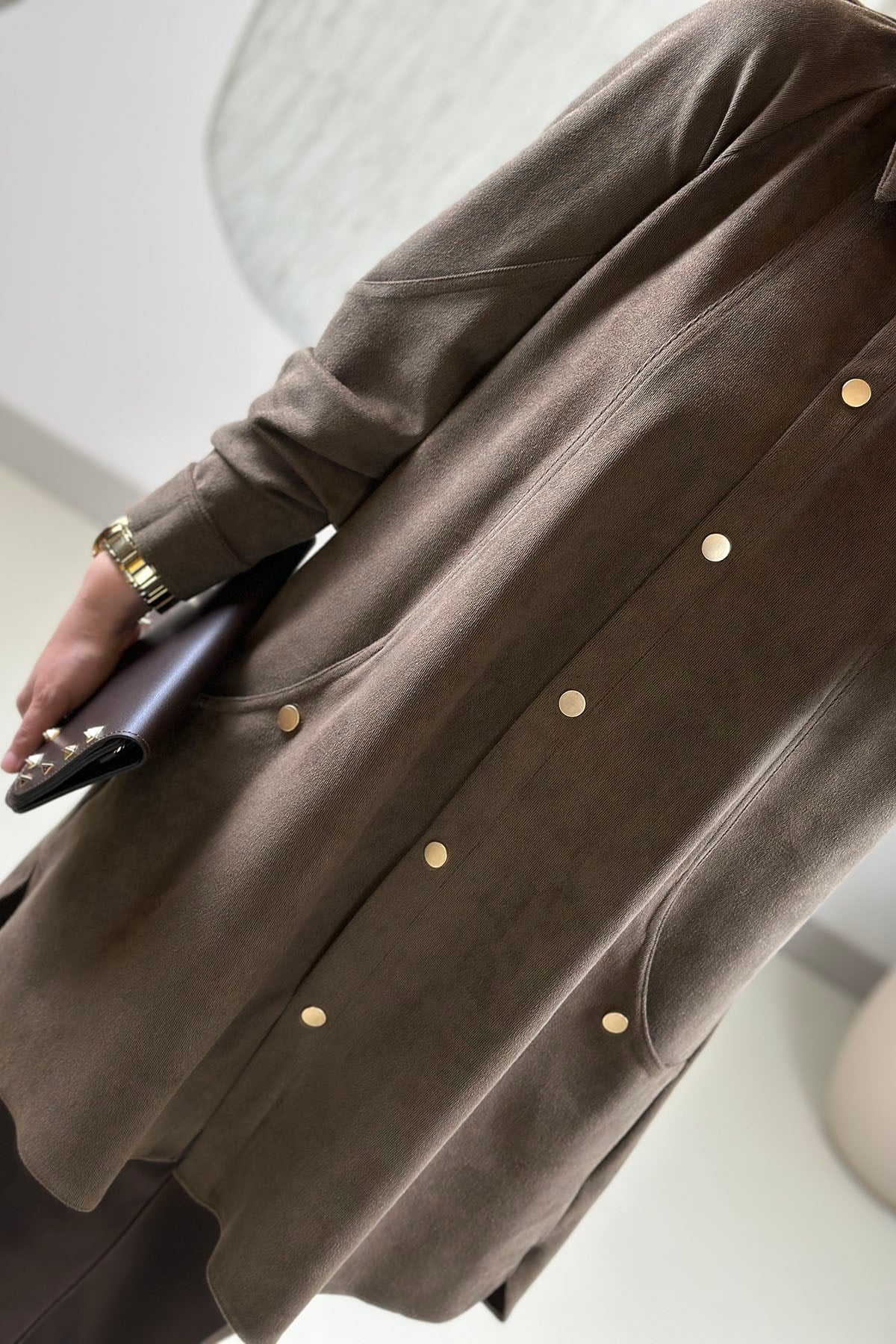 Tesettür Tunik ModelleriAvenna(Armine) İnce Fitilli Kadife Reglan Kol Önü Çıtçıtlı Kadın Tunik Haki AVN 417