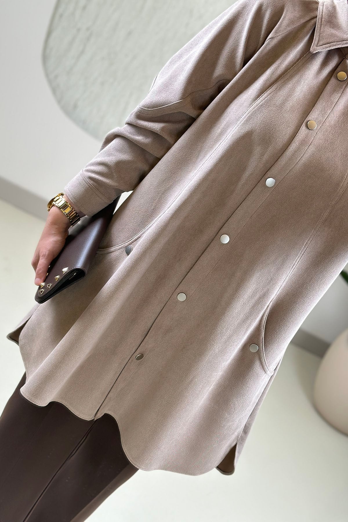 Tesettür Tunik ModelleriAvenna(Armine) İnce Fitilli Kadife Reglan Kol Önü Çıtçıtlı Kadın Tunik Bej AVN 417