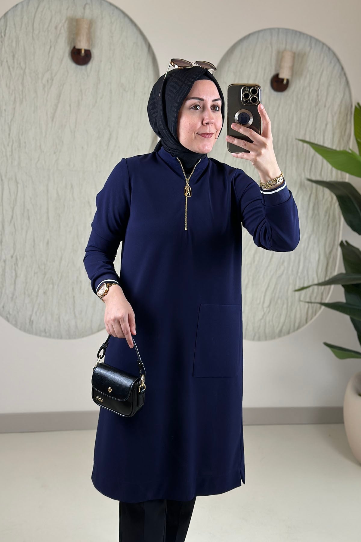 Tesettür Tunik ModelleriAvenna(Armine) Önü Fermuarlı Kol Ribanalı Kadın Tunik Lacivert  AVN 452