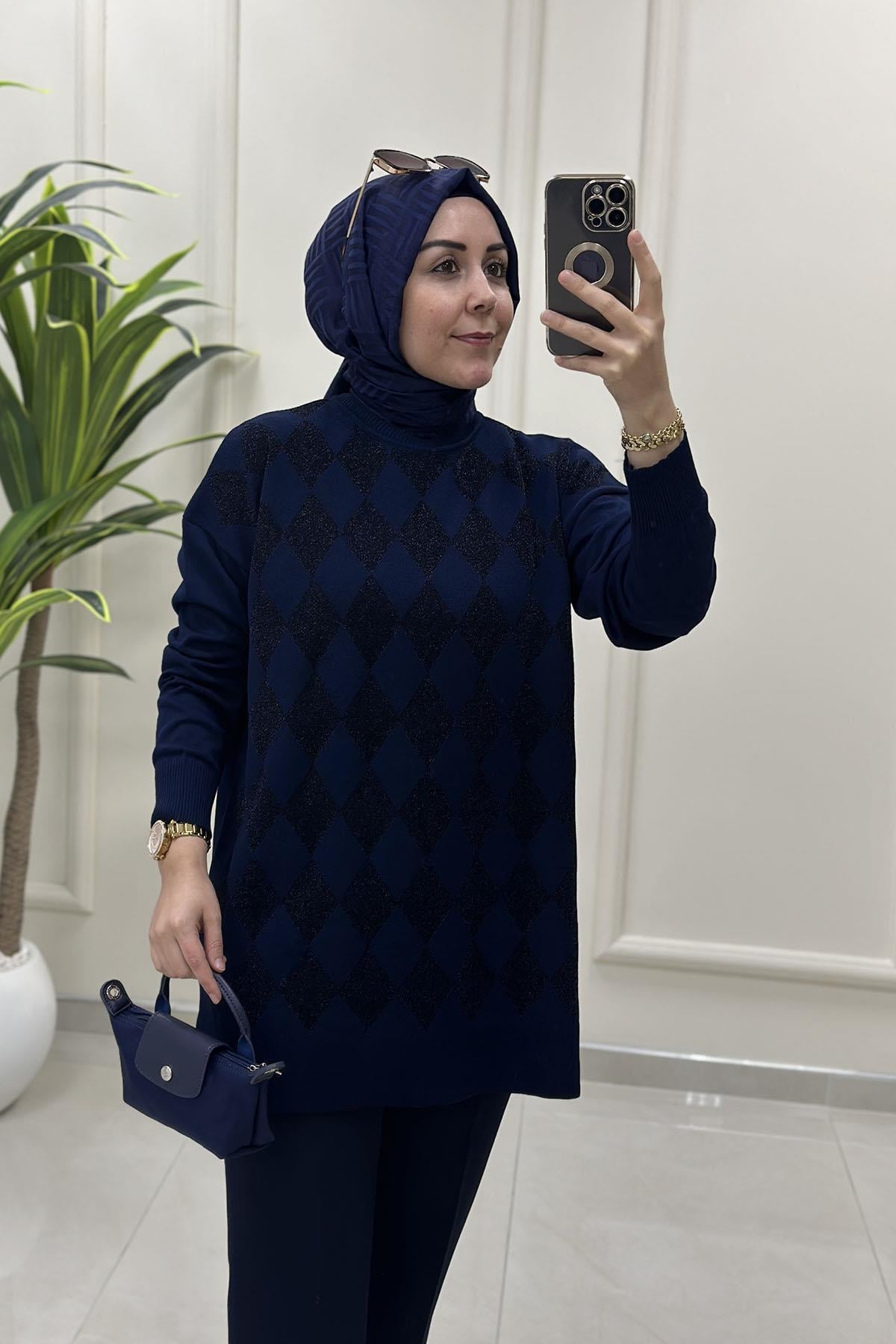 Tesettür Tunik ModelleriDüşük Omuz Baklava Desen Kadın Triko Tunik Lacivert SRY 5045