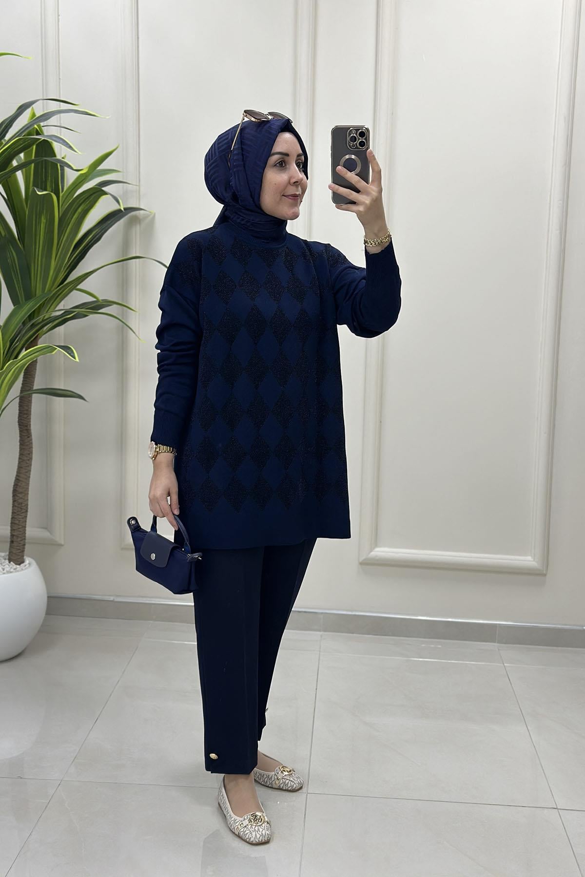 Tesettür Tunik ModelleriDüşük Omuz Baklava Desen Kadın Triko Tunik Lacivert SRY 5045