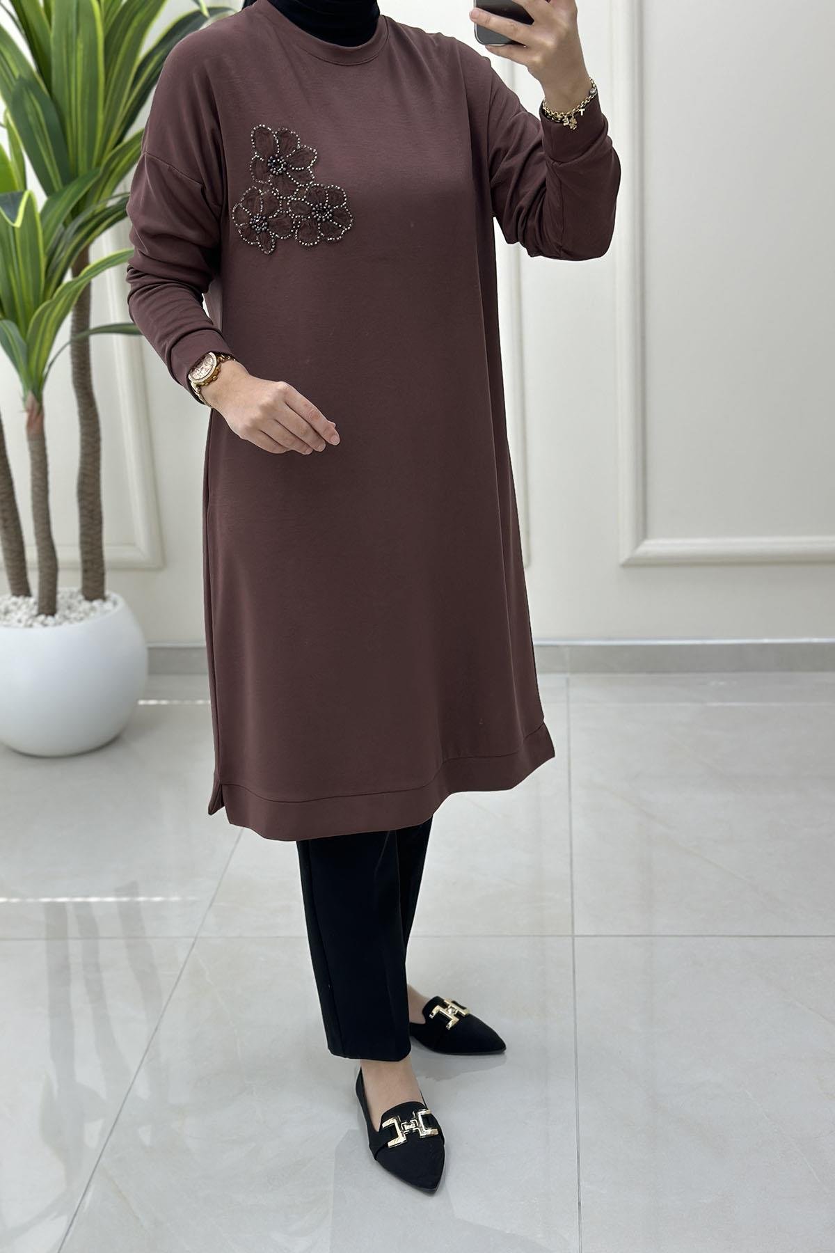 Tesettür Tunik ModelleriDüşük Omuz Çiçek Motif Detaylı Oysho Kadın Tunik Kahverengi KADO 257336